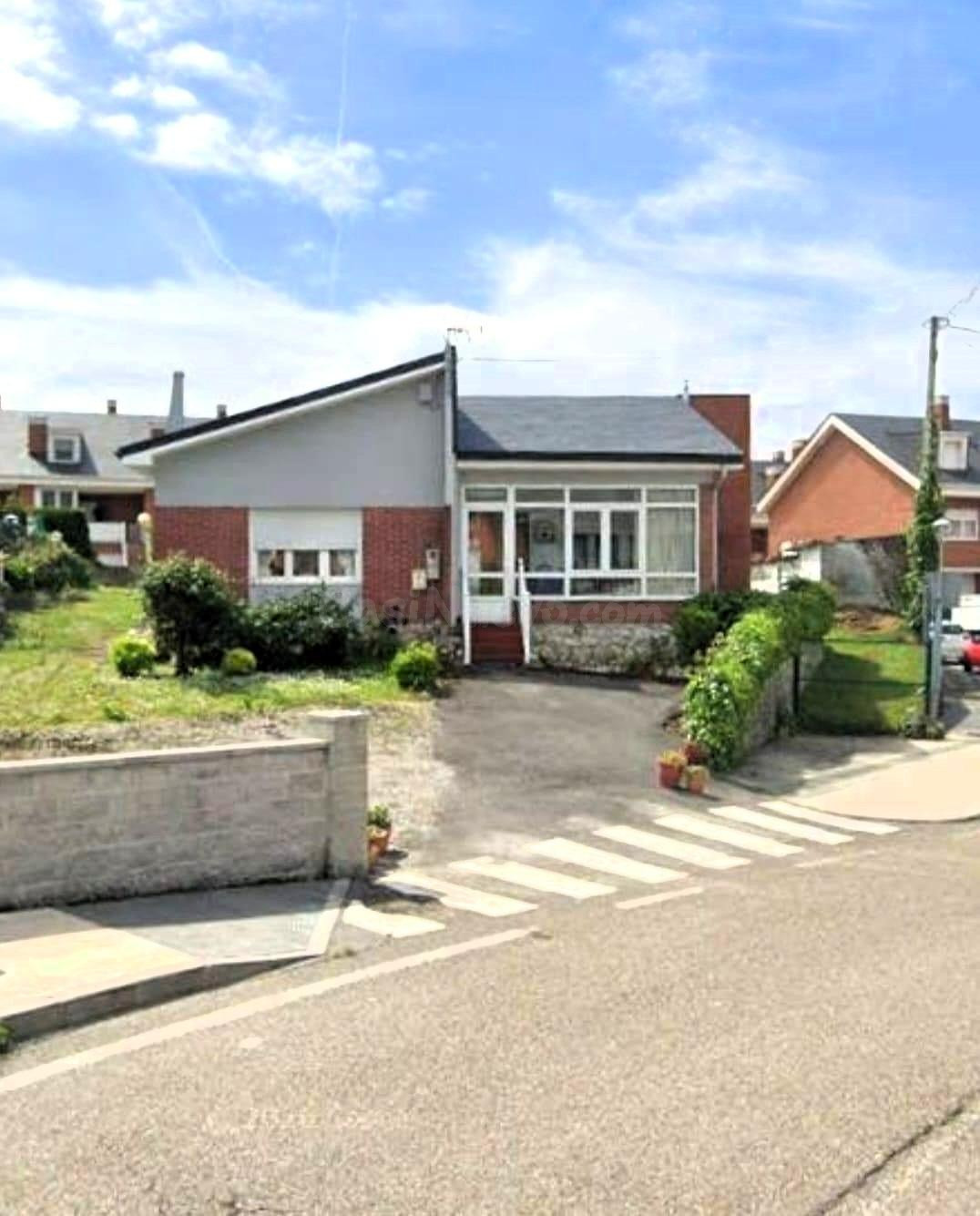 CASA EN PLANTA BAJA INDEPENDIENTE CON JARDÍN