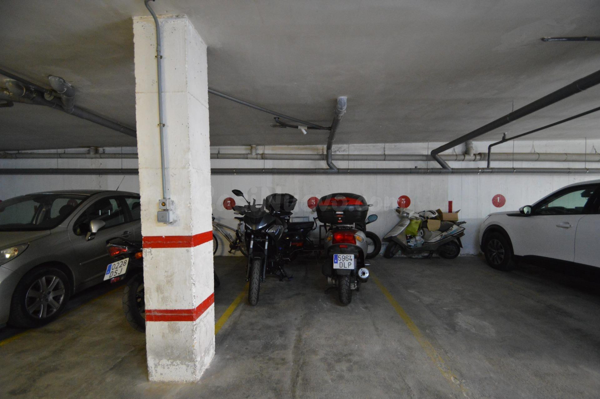 PLAZA PARKING PARA MOTOS o VEHICULO PEQUEÑO (ZAPILLO)