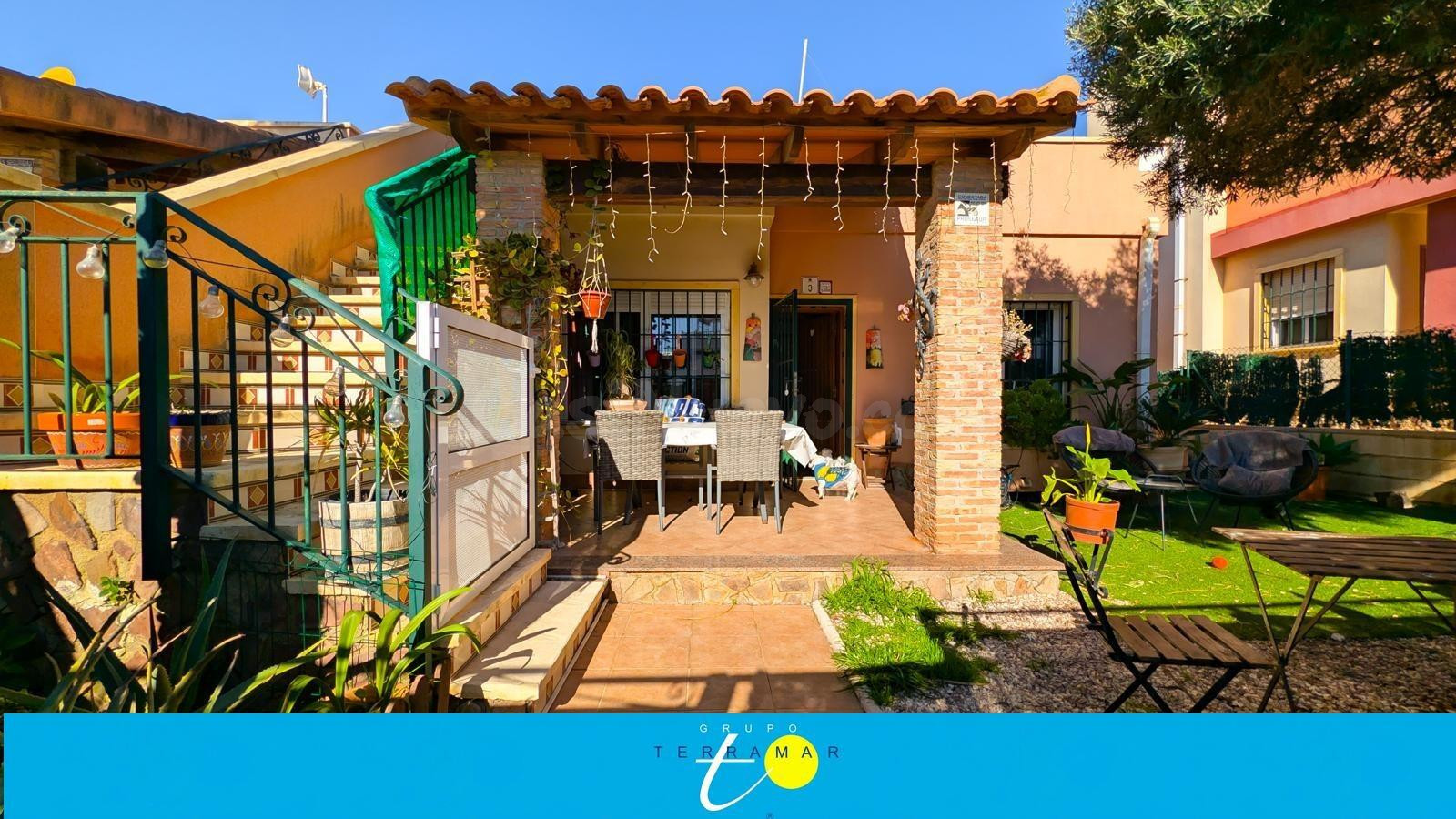 MAGNIFICO ADOSADO CON PISCINA COMUNITARIA, IDONEO PARA FAMIL