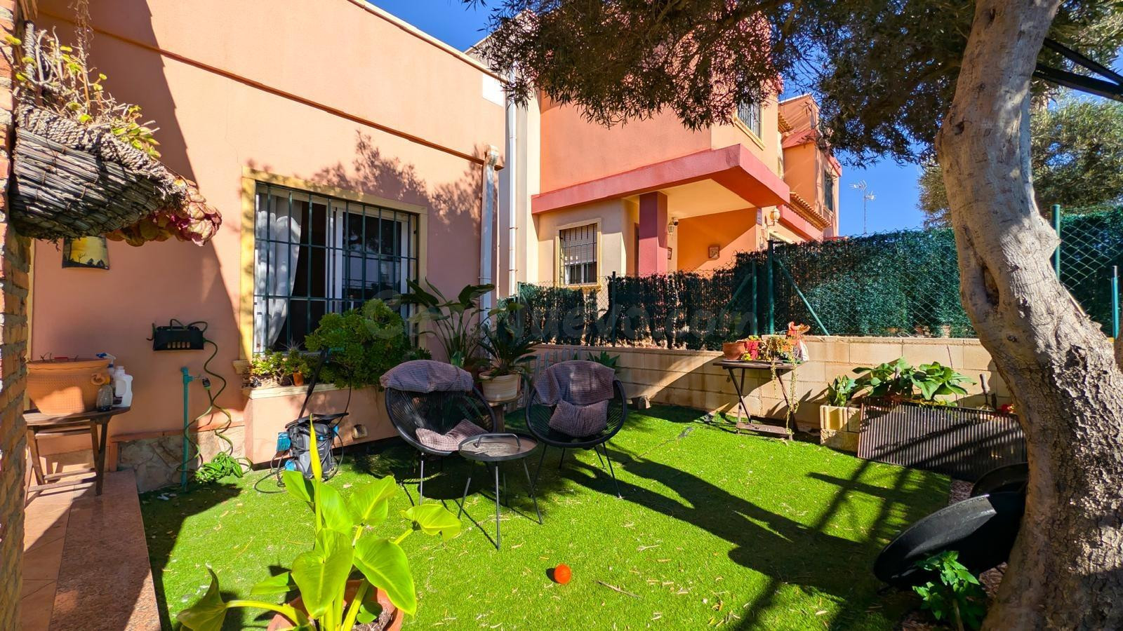 MAGNIFICO ADOSADO CON PISCINA COMUNITARIA, IDONEO PARA FAMIL - foto 3