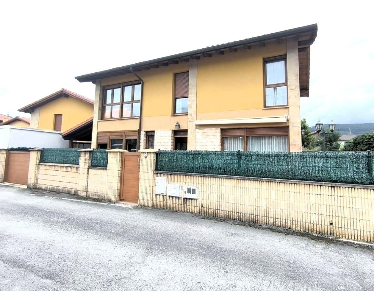 Chalet Independiente en La Abadilla: Un Refugio de Lujo - foto 3