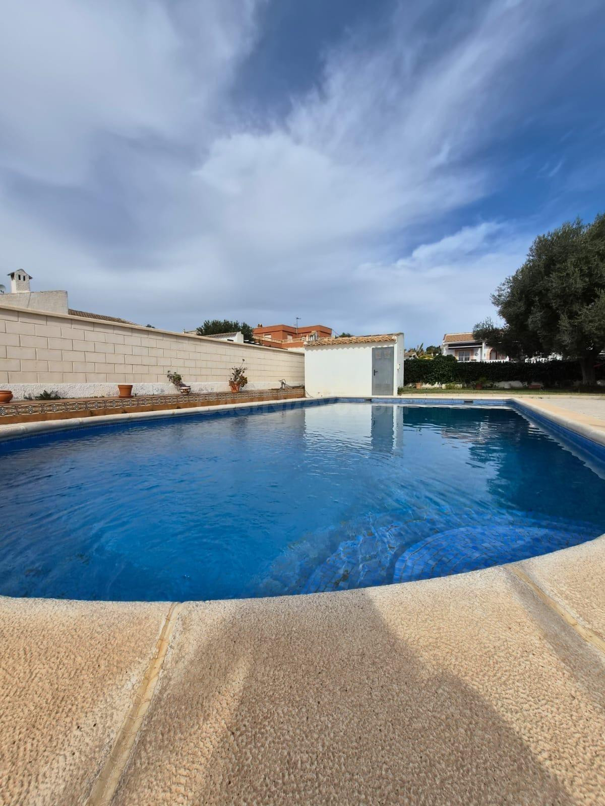 MAGNIFICO CHALET CON PISCINA PRIVADA Y GRAN PARCELA, VENGA A - foto 2