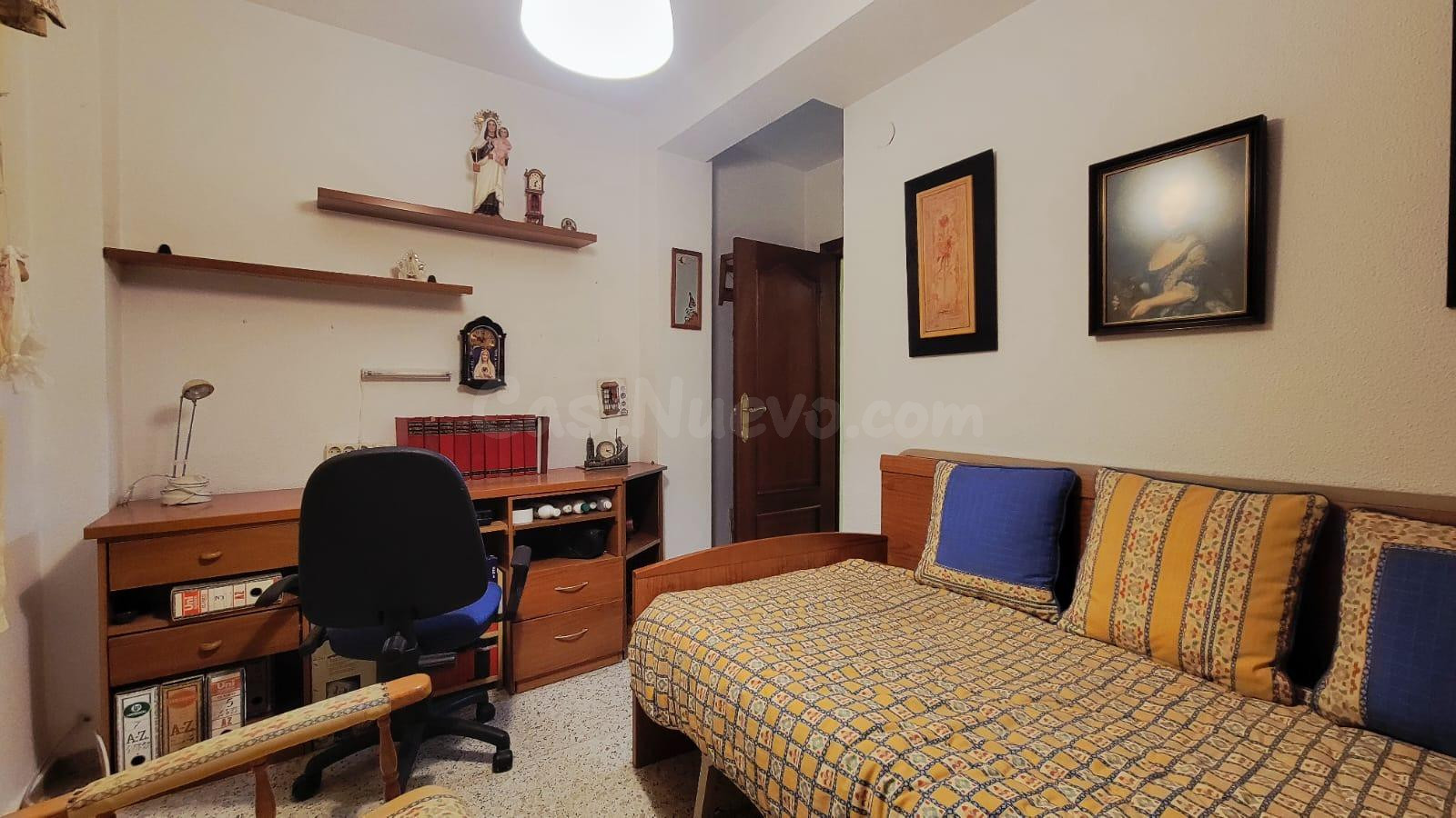 Amplio Piso en el Corazón de Almería - Oportunidad Única - foto 5