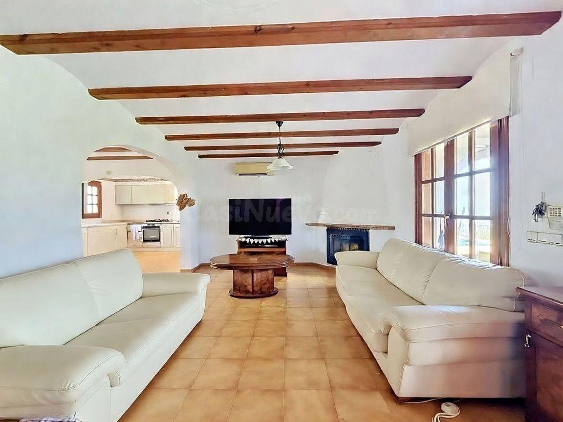 En venta estupendo chalet en Urbanizacion La Sella - foto 3