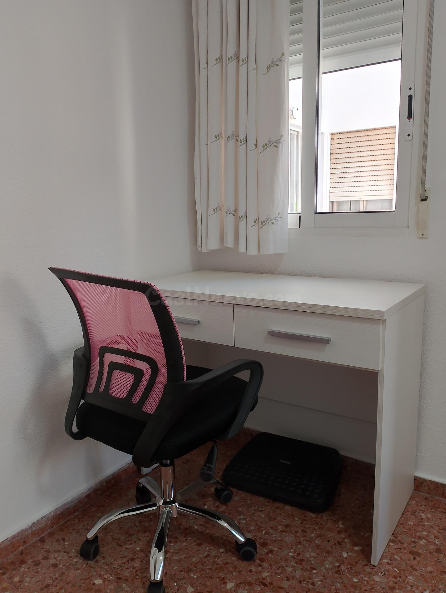Se alquila habitación en piso en Calle Meliana, barrio Torre - foto 4