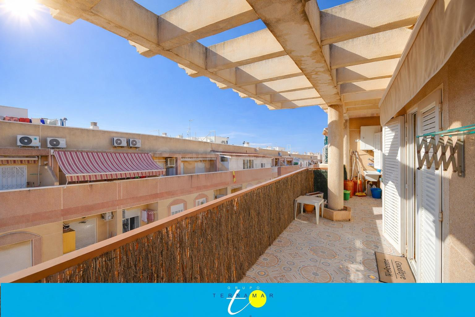 FANTASTICO ATICO CON GRAN TERRAZA, IDONEO COMO VACACIONAL O  - foto 2