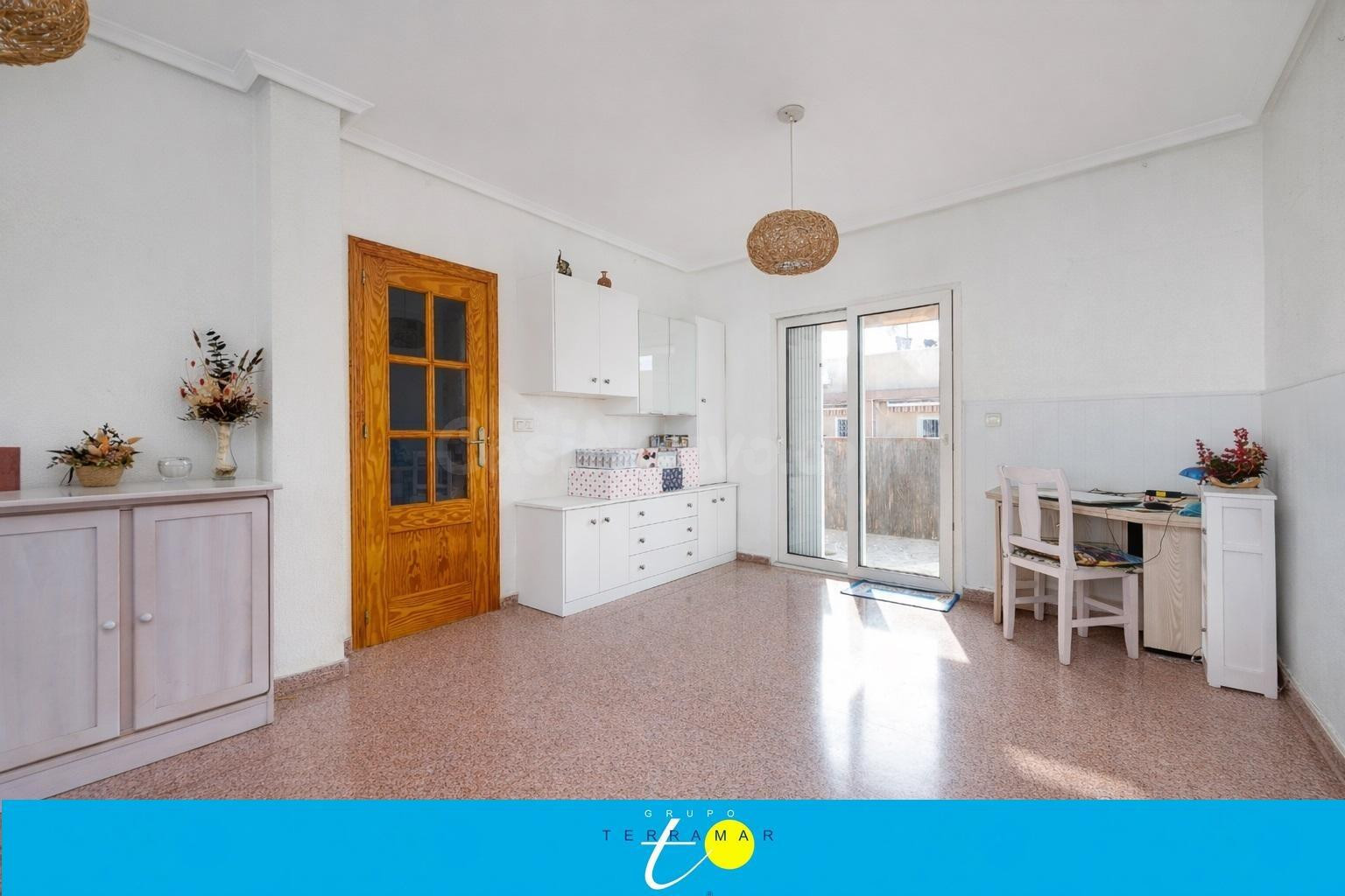 FANTASTICO ATICO CON GRAN TERRAZA, IDONEO COMO VACACIONAL O  - foto 3