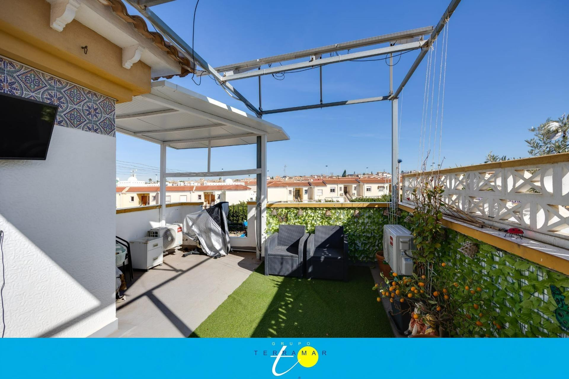 MAGNIFICO ADOSADO CON PISCINA COMUNITARIA IDEAL PARA FAMILIA - foto 4