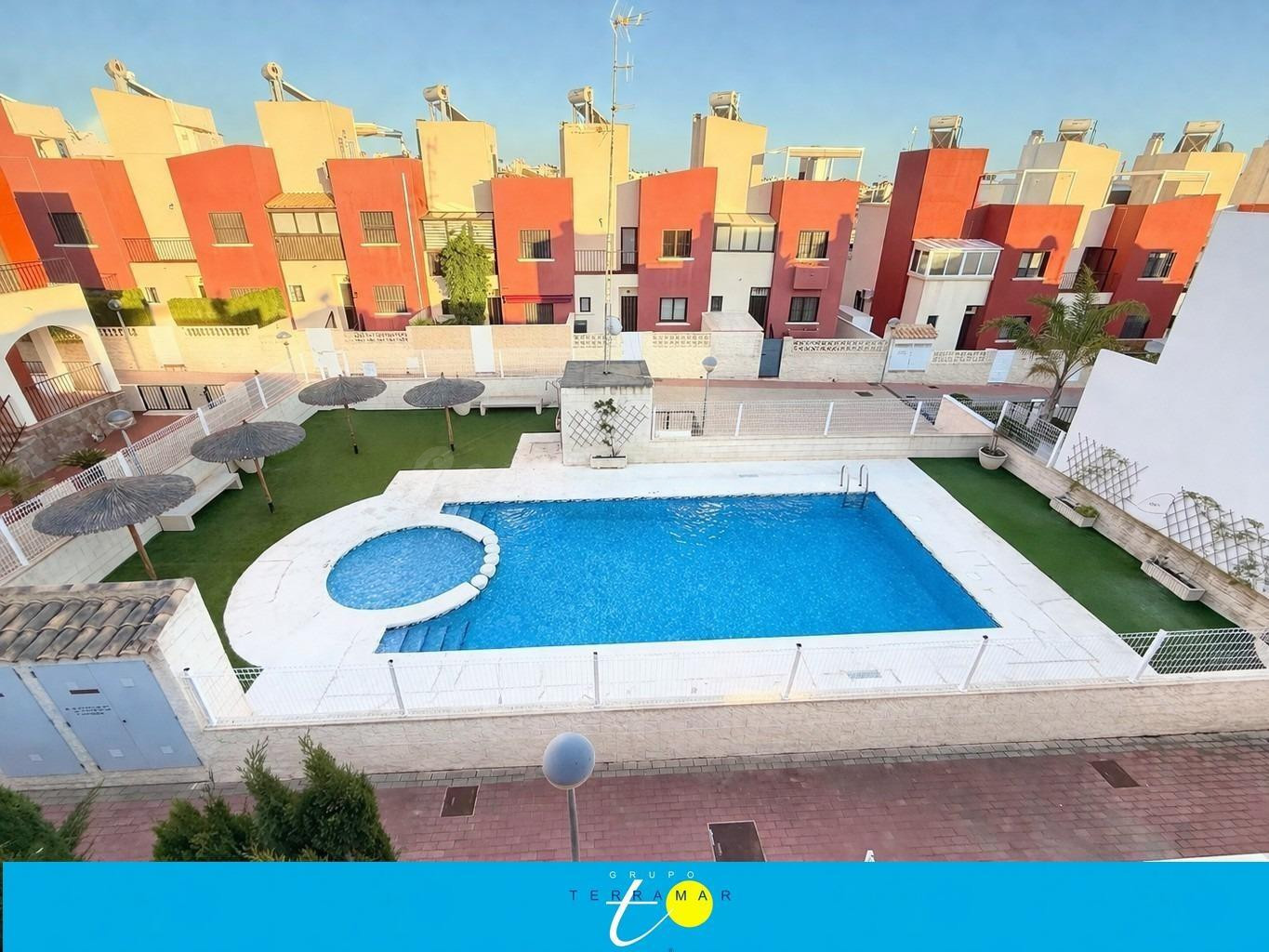PRECIOSO Y MODERNO CHALET ADOSADO TOTALMENTE REFORMADO Y CON