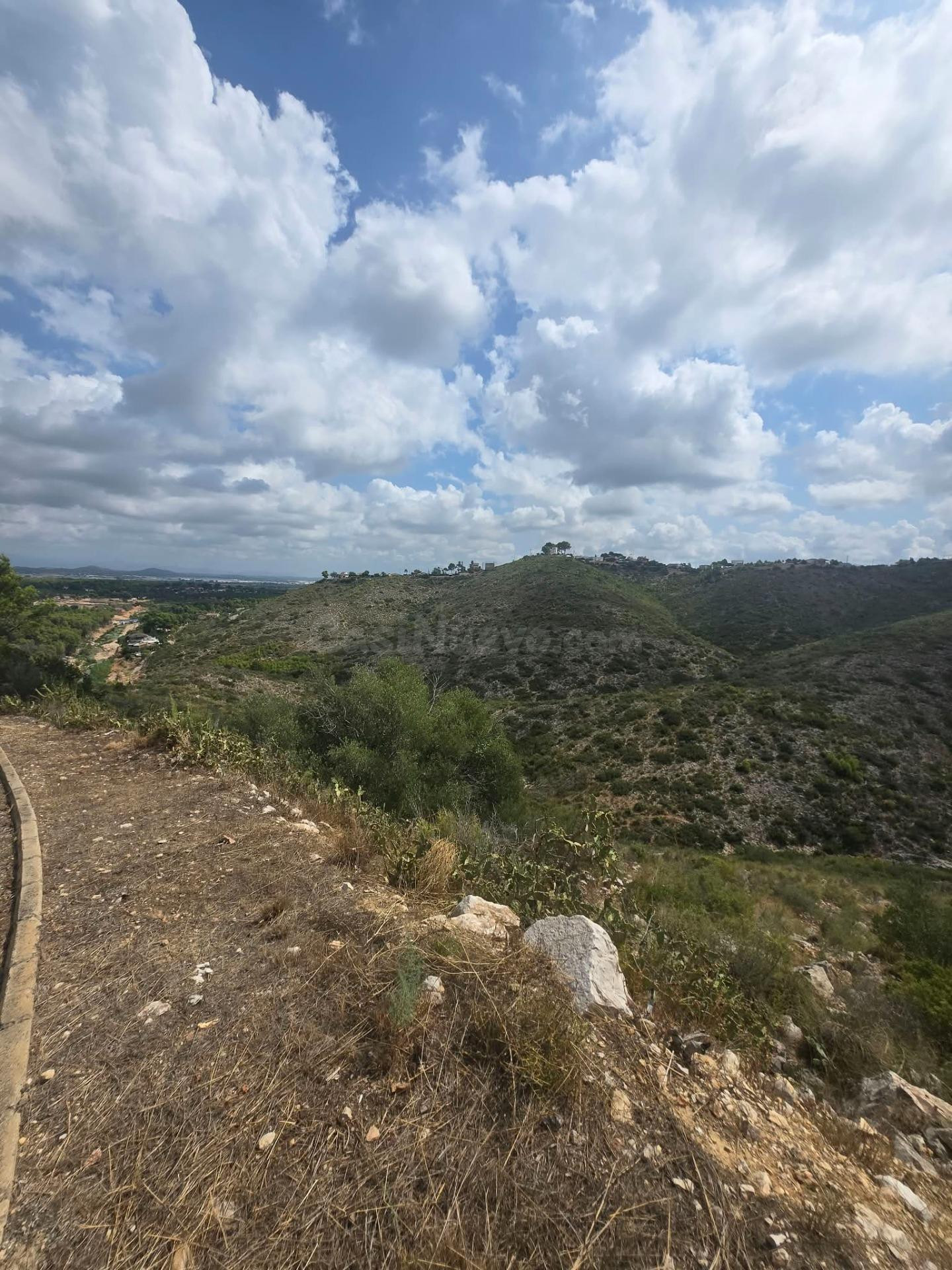 Exclusiva parcela urbana de 3.570 m2 en Cumbres de Calicanto - foto 2