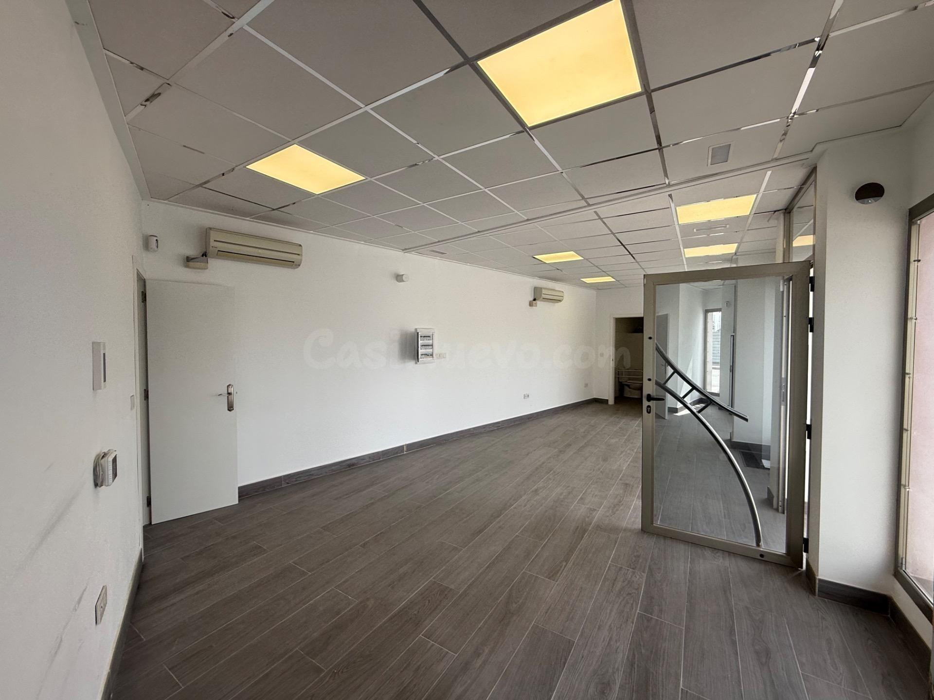 MAGNIFICO LOCAL COMERCIAL FRENTE AL NUEVO PASEO MARITIMO - foto 2