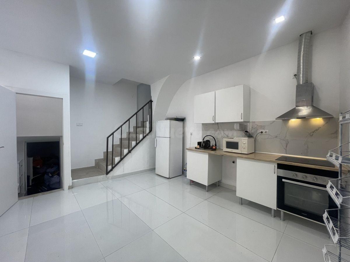 Oportunidad en el Centro de de Requena! Casa de Pueblo Total - foto 4