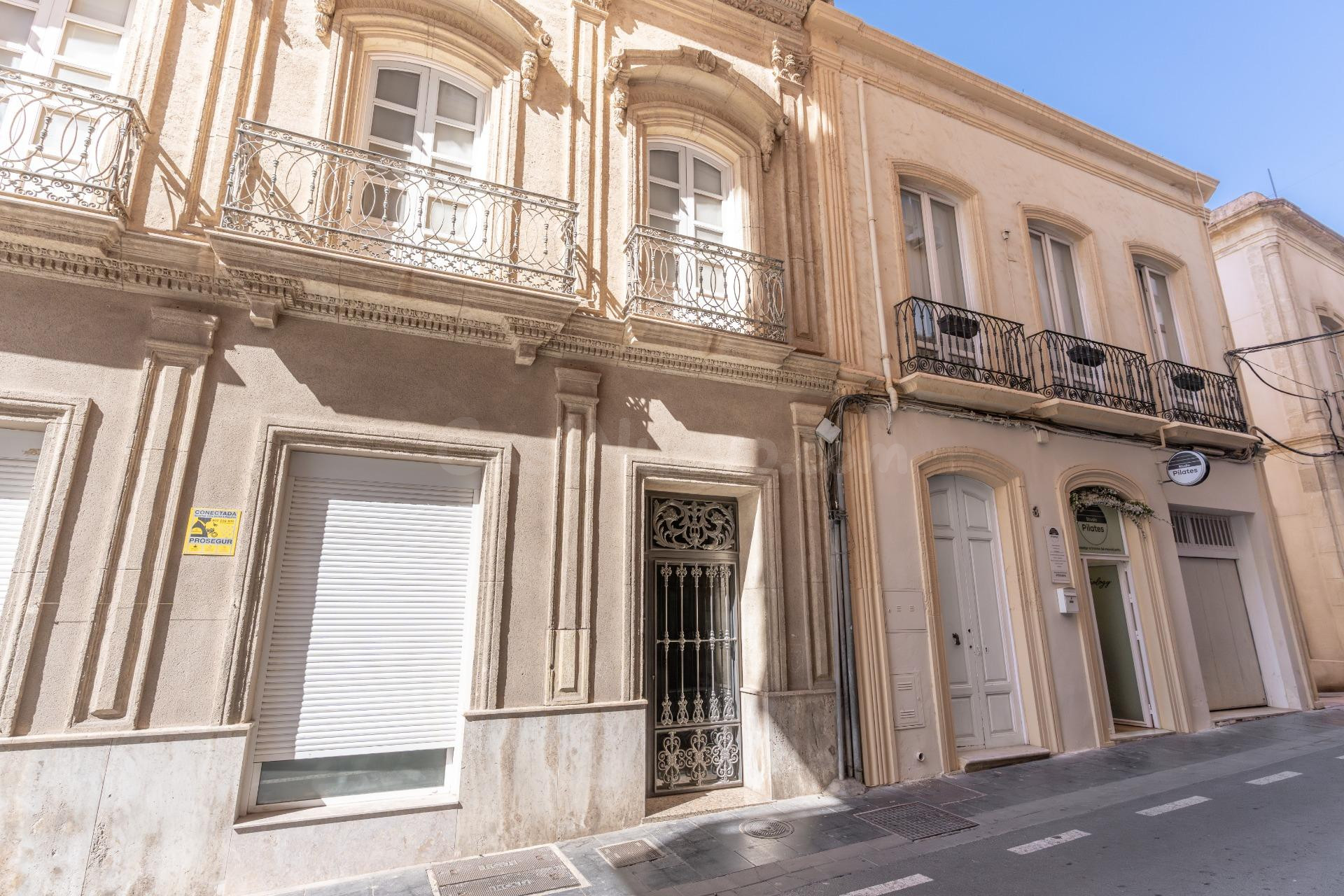 Amplio y Moderno Piso en el Centro de Almería - Ideal para E