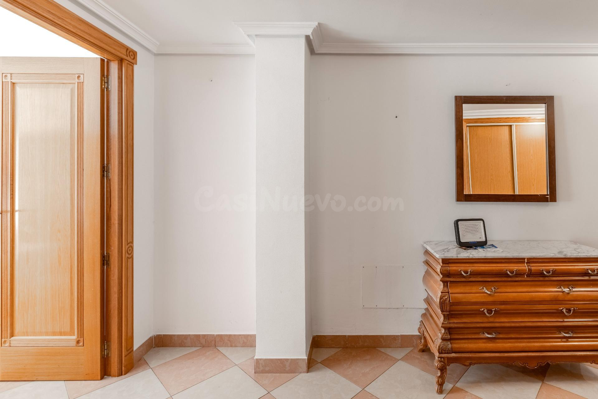 Amplio y Moderno Piso en el Centro de Almería - Ideal para E - foto 3
