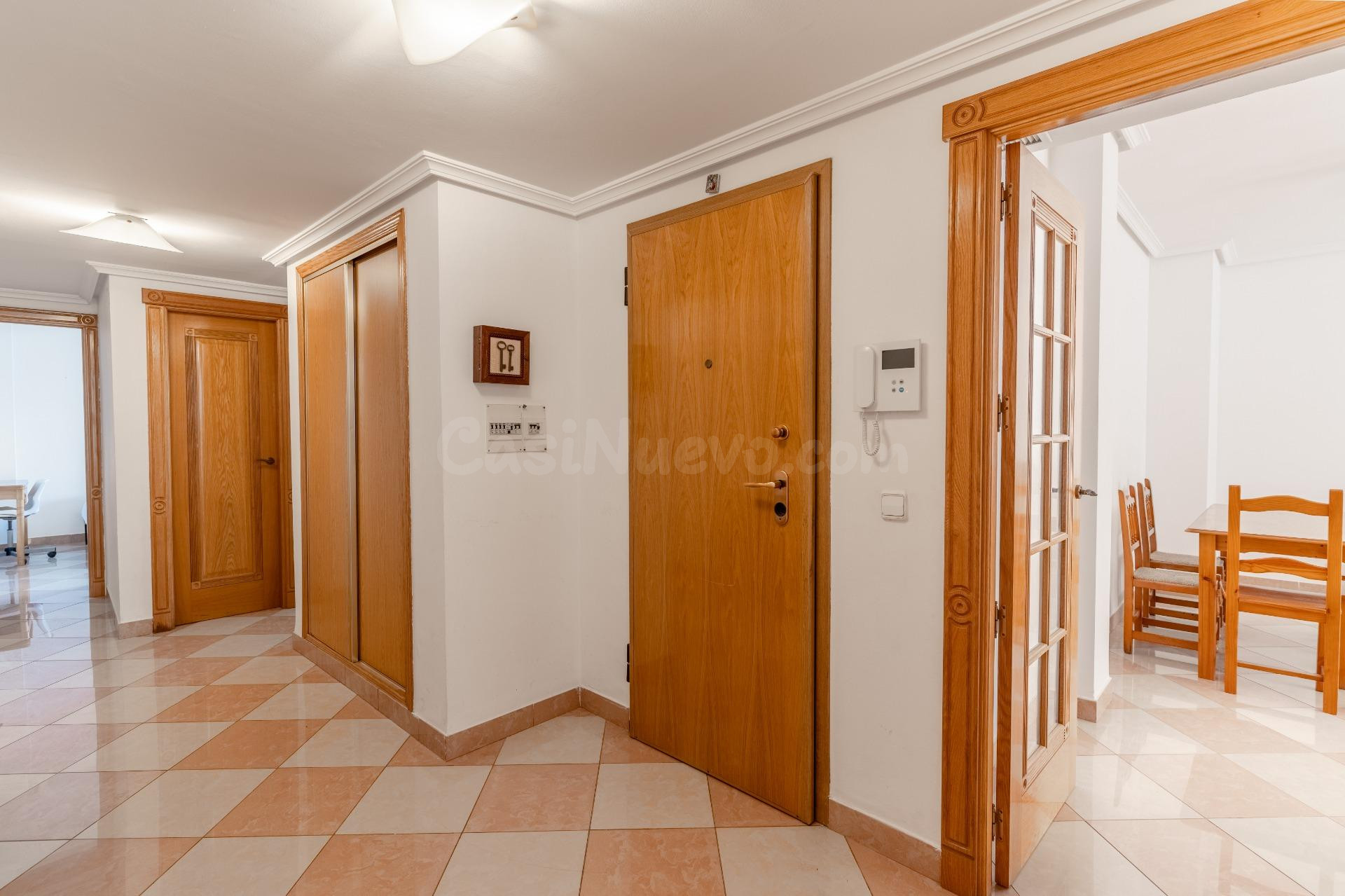Amplio y Moderno Piso en el Centro de Almería - Ideal para E - foto 4