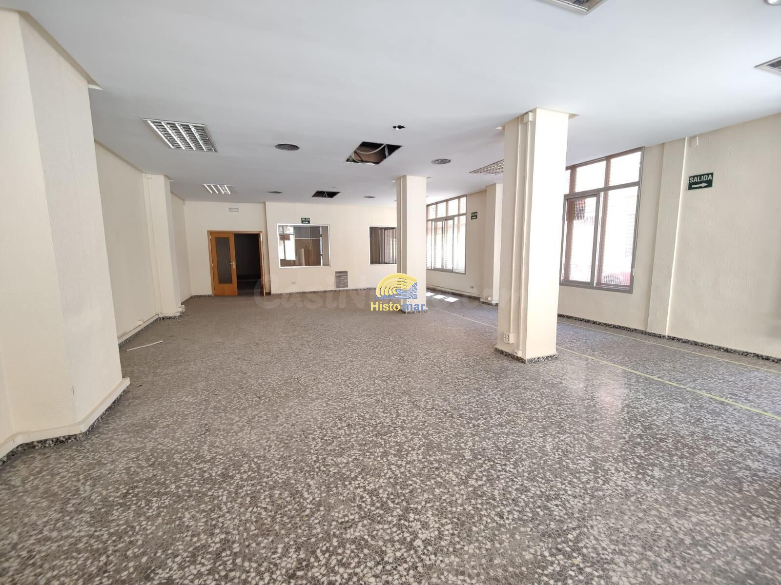 LOCAL COMERCIAL ESQUINERO EN LA ZONA DE HACIENDA - foto 2