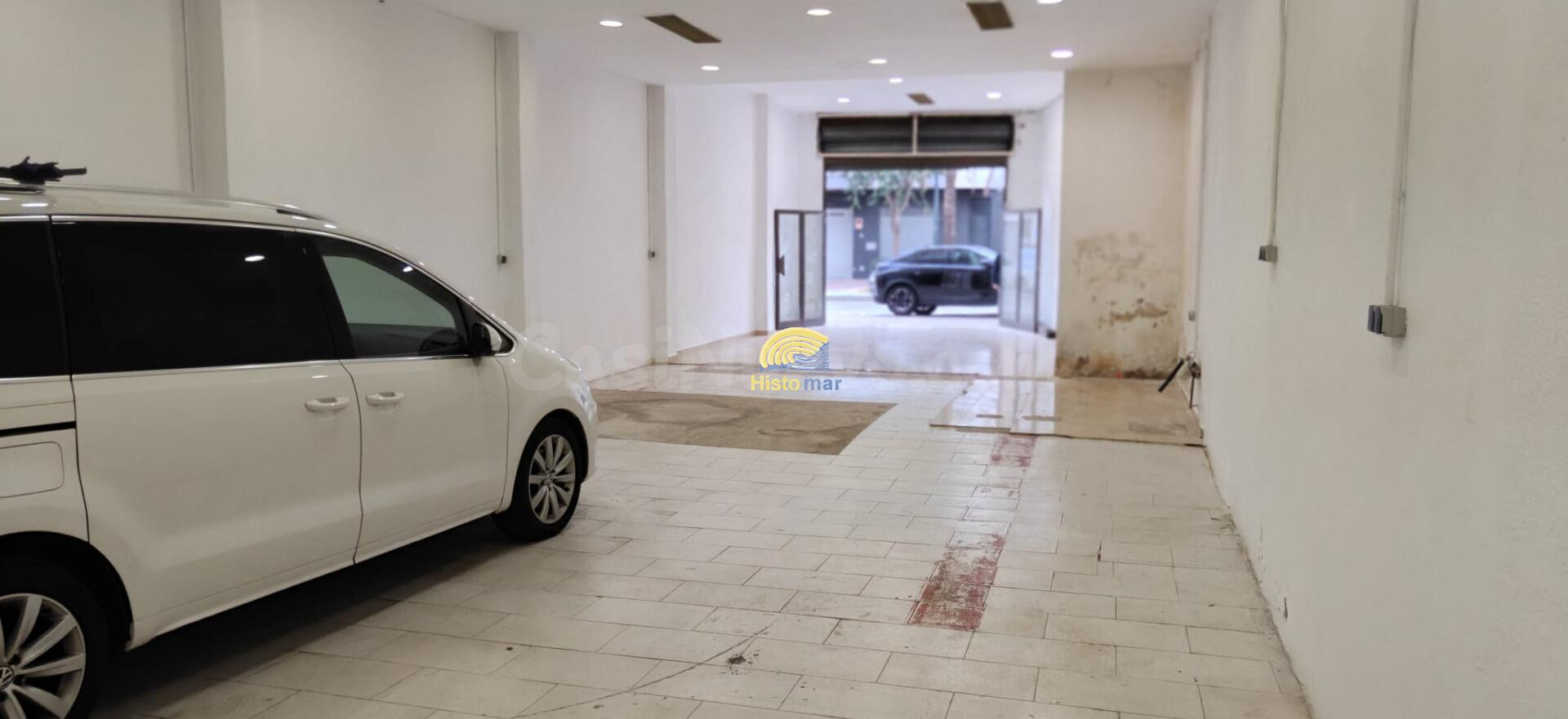 Amplio Local Comercial en Avenida País Valencia - Oportunida