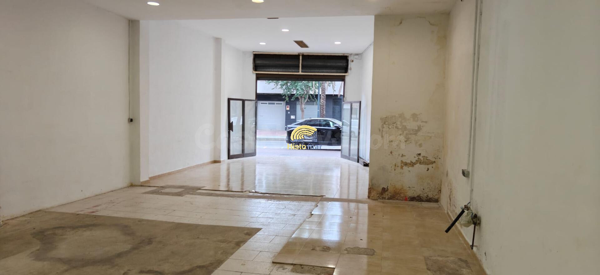 Amplio Local Comercial en Avenida País Valencia - Oportunida - foto 2