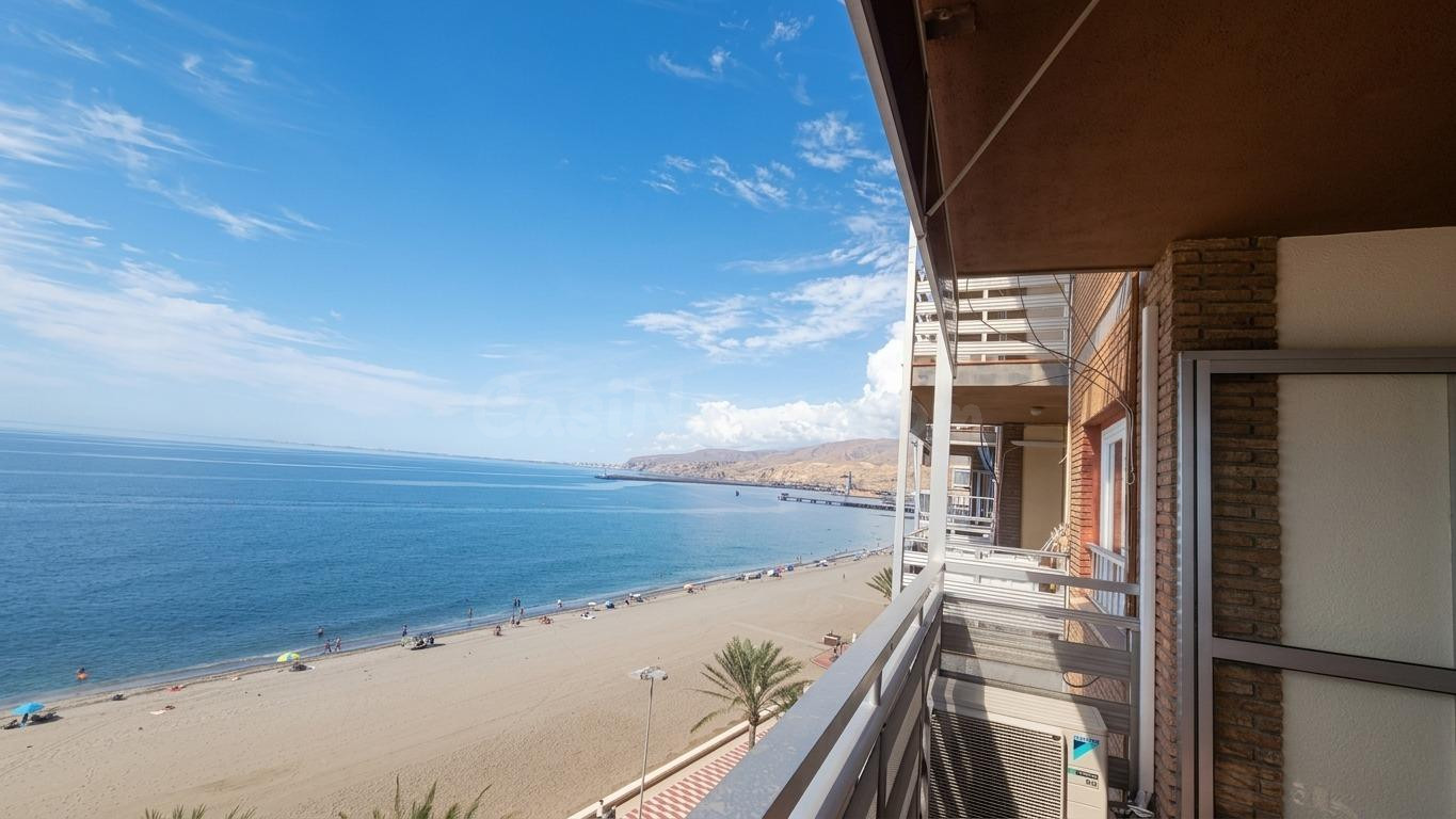 Exclusiva Vivienda de Lujo en Primera Línea de Playa - Almer - foto 3
