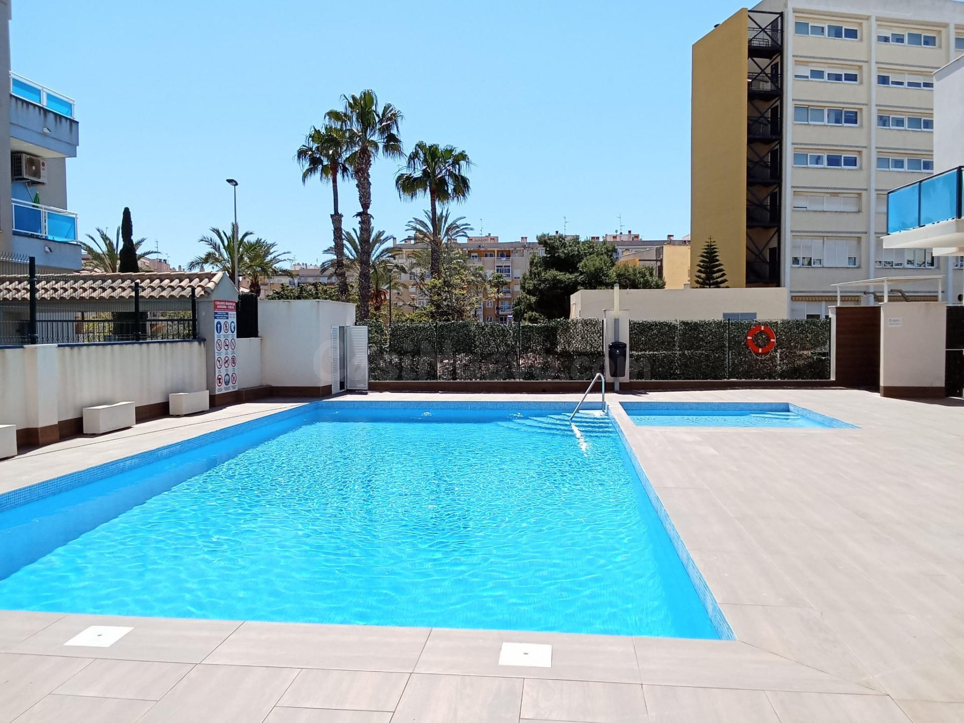 Planta baja 1 habitación 53m² en venta - Estacion de autobus - foto 2
