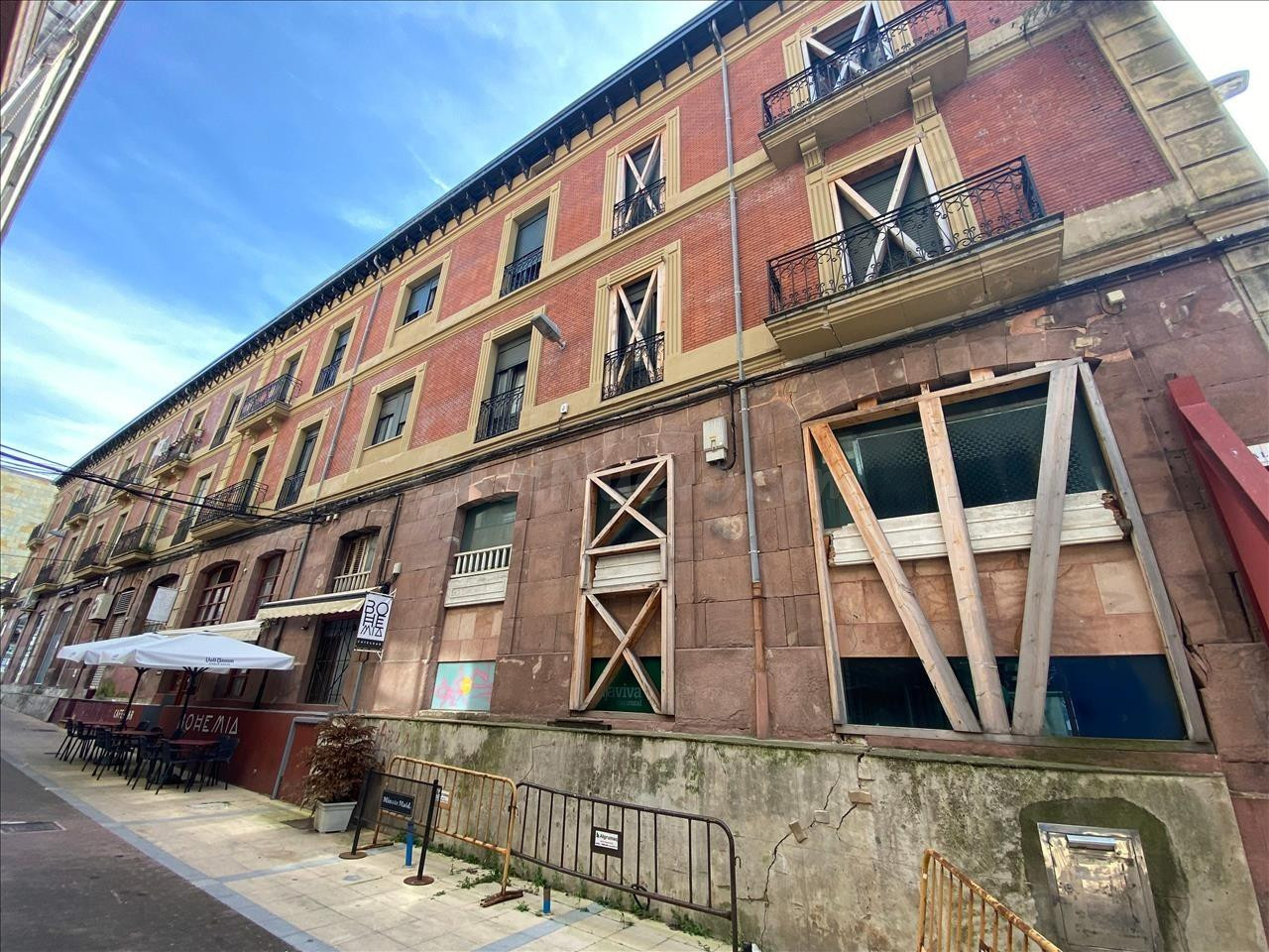 Local comercial en Torrelavega - foto 5