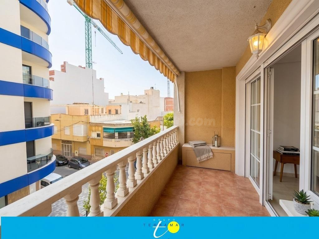 ESTUPENDO Y AMPLIO APARTAMENTO, IDEAL PARA FAMILIAS QUE DESE - foto 2