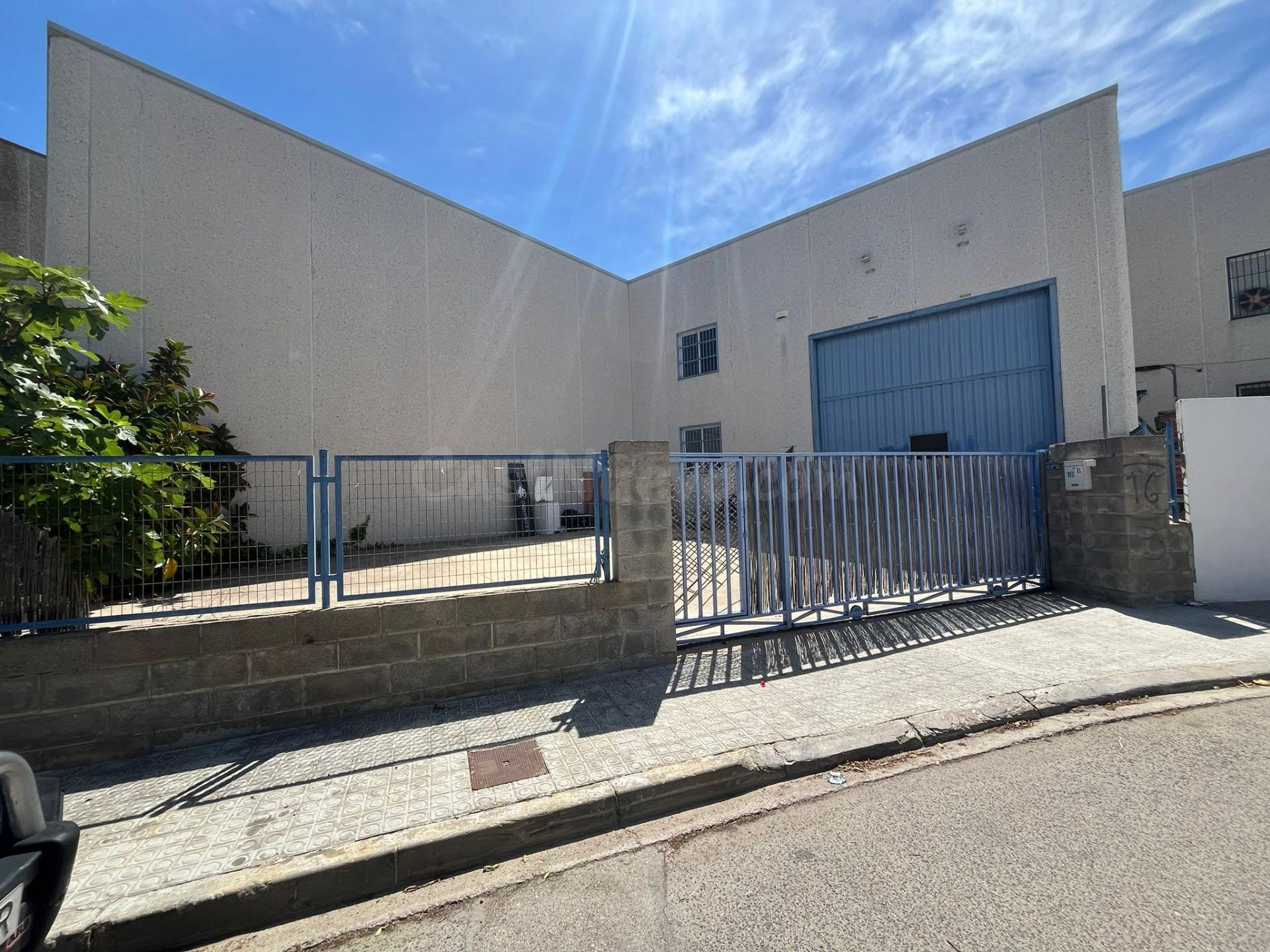 Nave industrial con patio, en alquiler, en Sant Pere de Ribe