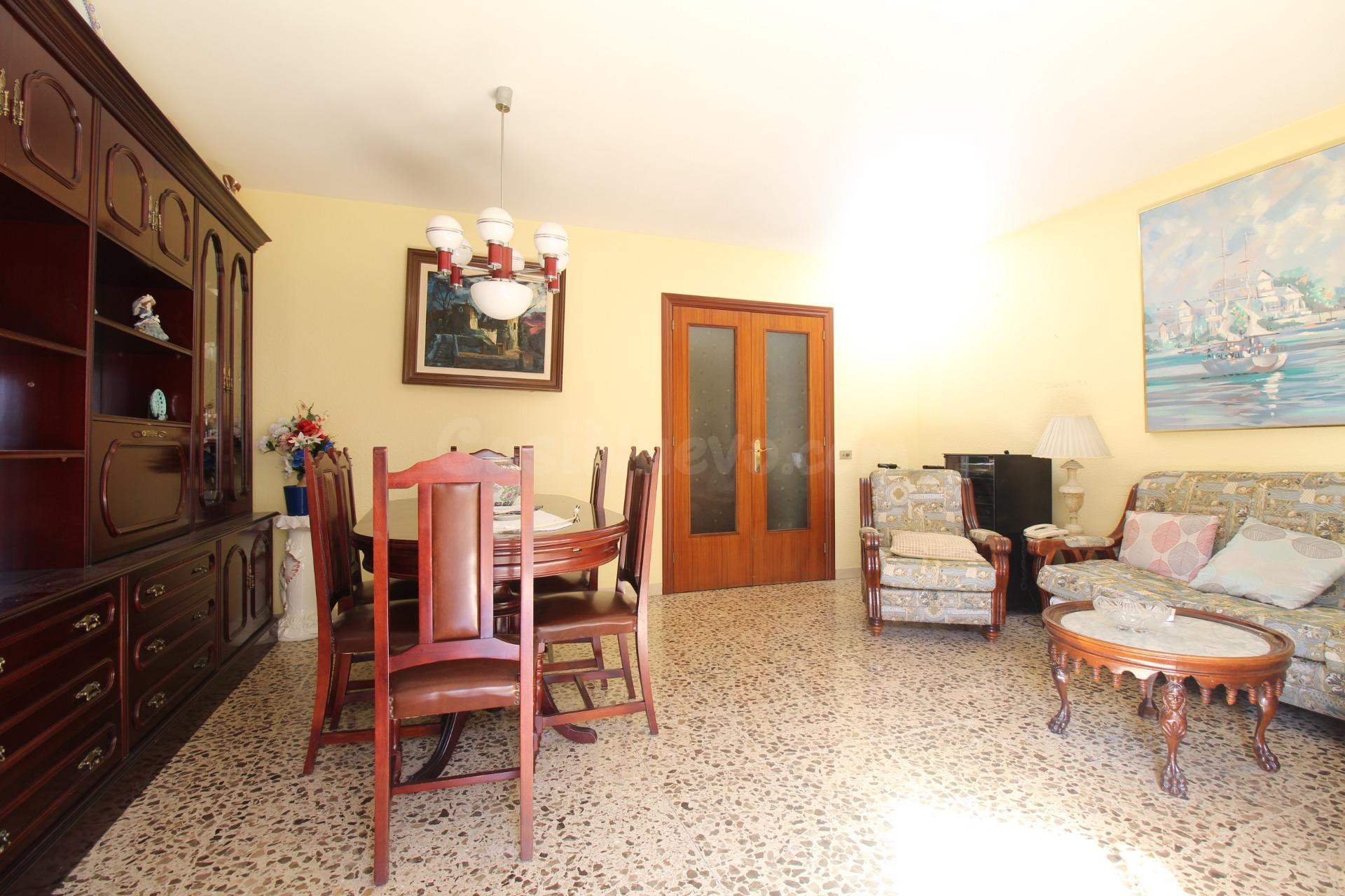Amplio piso en venta en el centro de Vilanova i la Geltrú co - foto 2