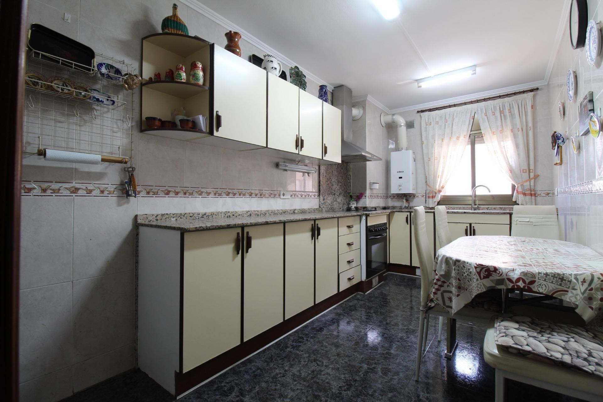 Amplio piso en venta en el centro de Vilanova i la Geltrú co - foto 3