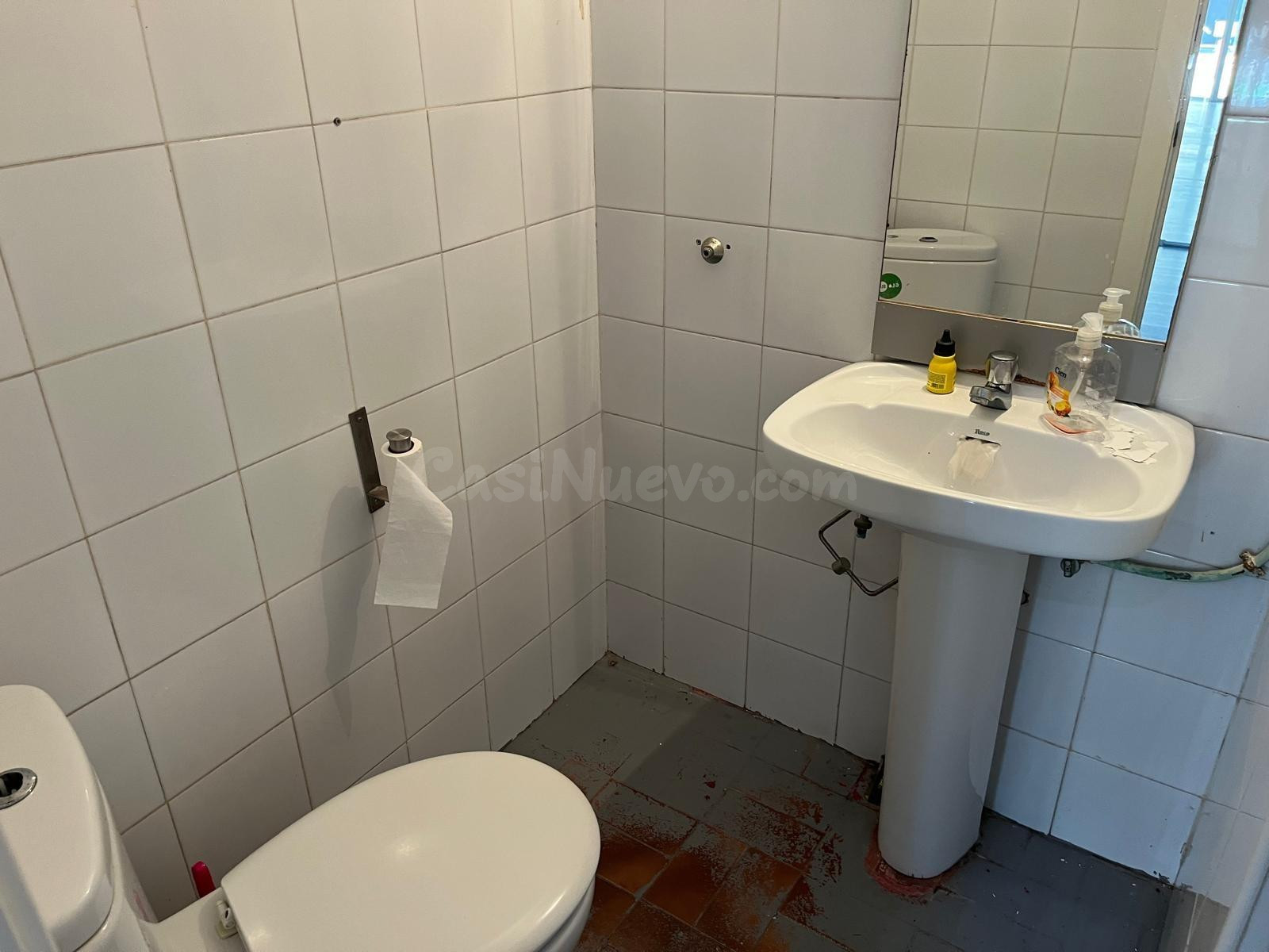 Local comercial en planta baja de alquiler en Vilanova i la  - foto 3