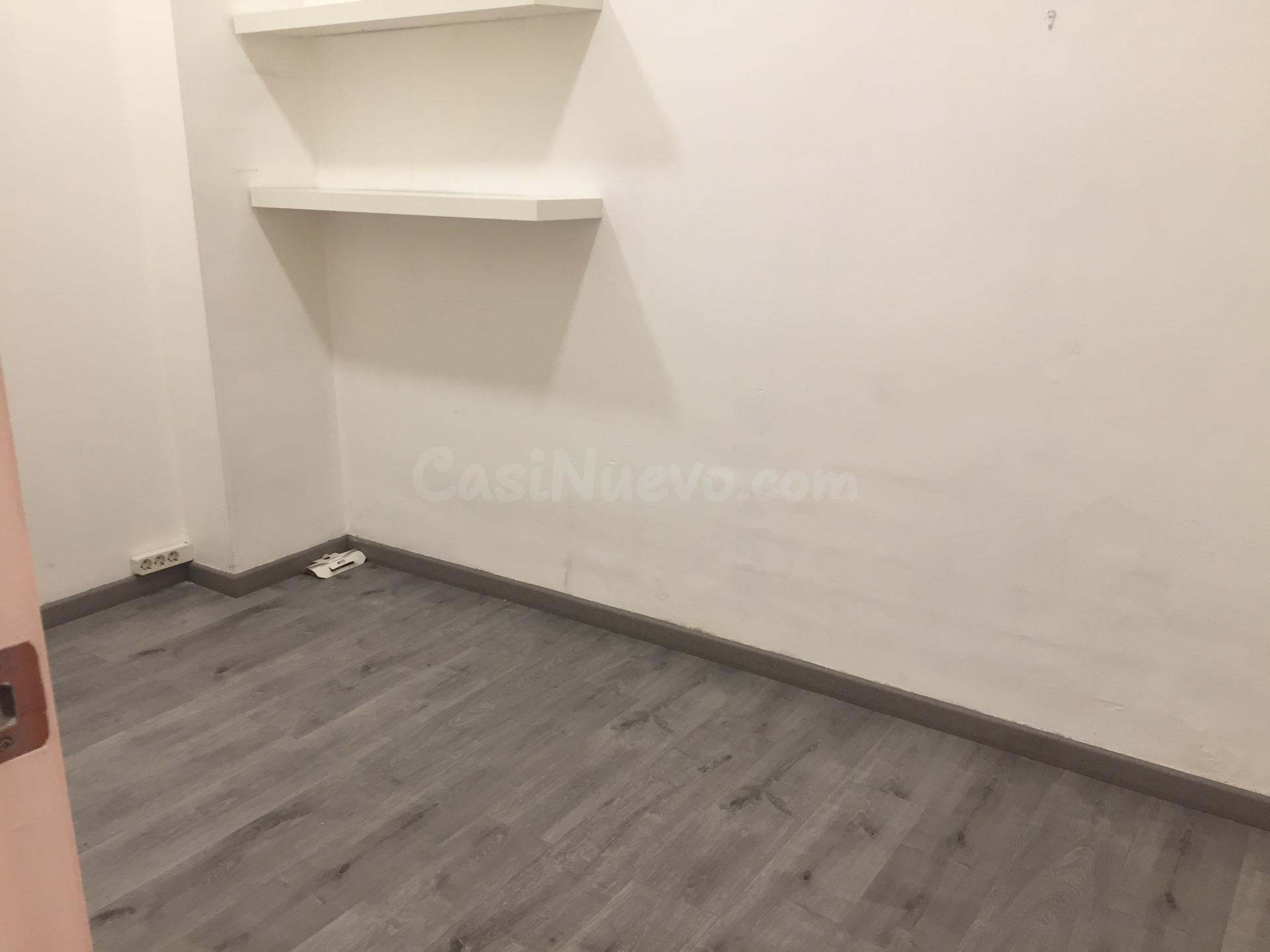 Local comercial en planta baja de alquiler en Vilanova i la  - foto 5