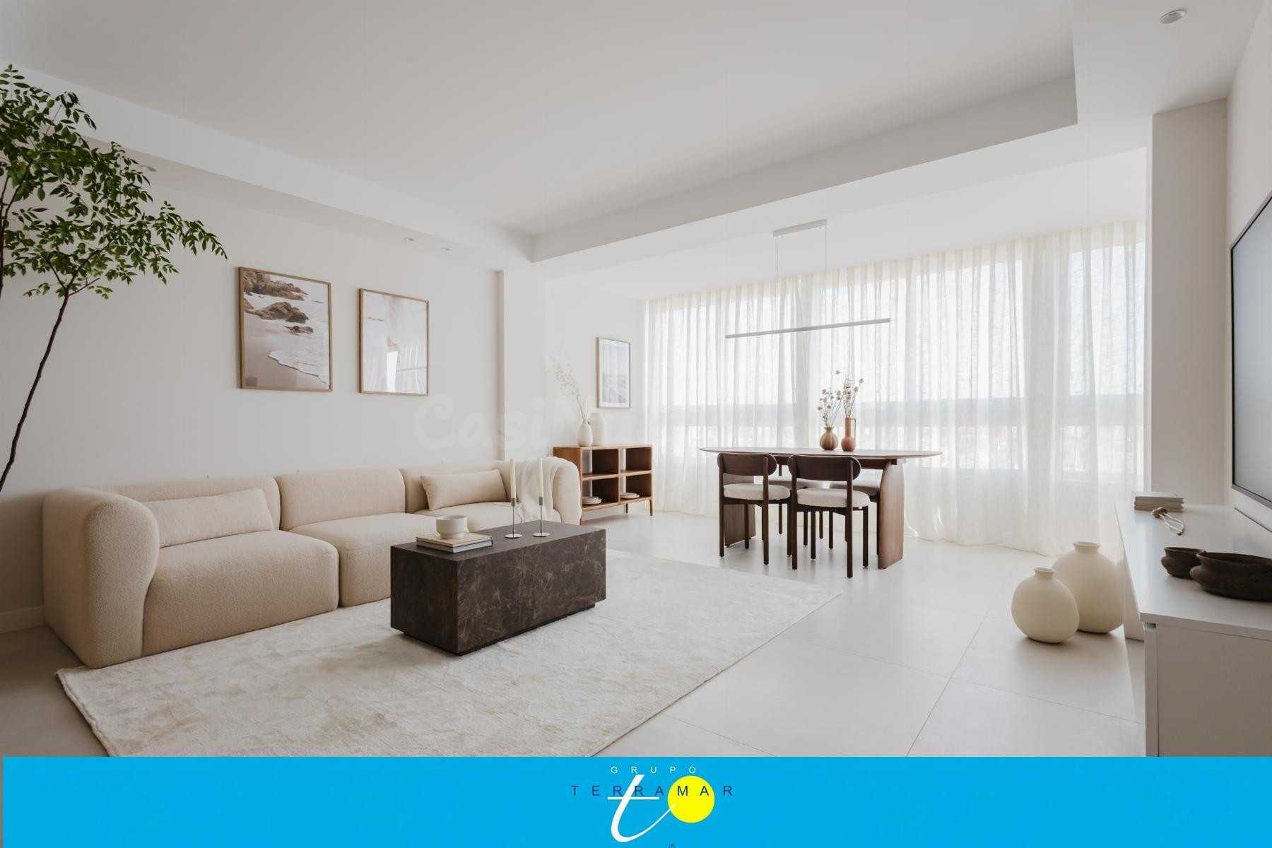 FANTASTICO APARTAMENTO CON PISCINA COMUNITARIA Y A PIE DE PLAYA CON ESPECTACULARES VISTAS.
