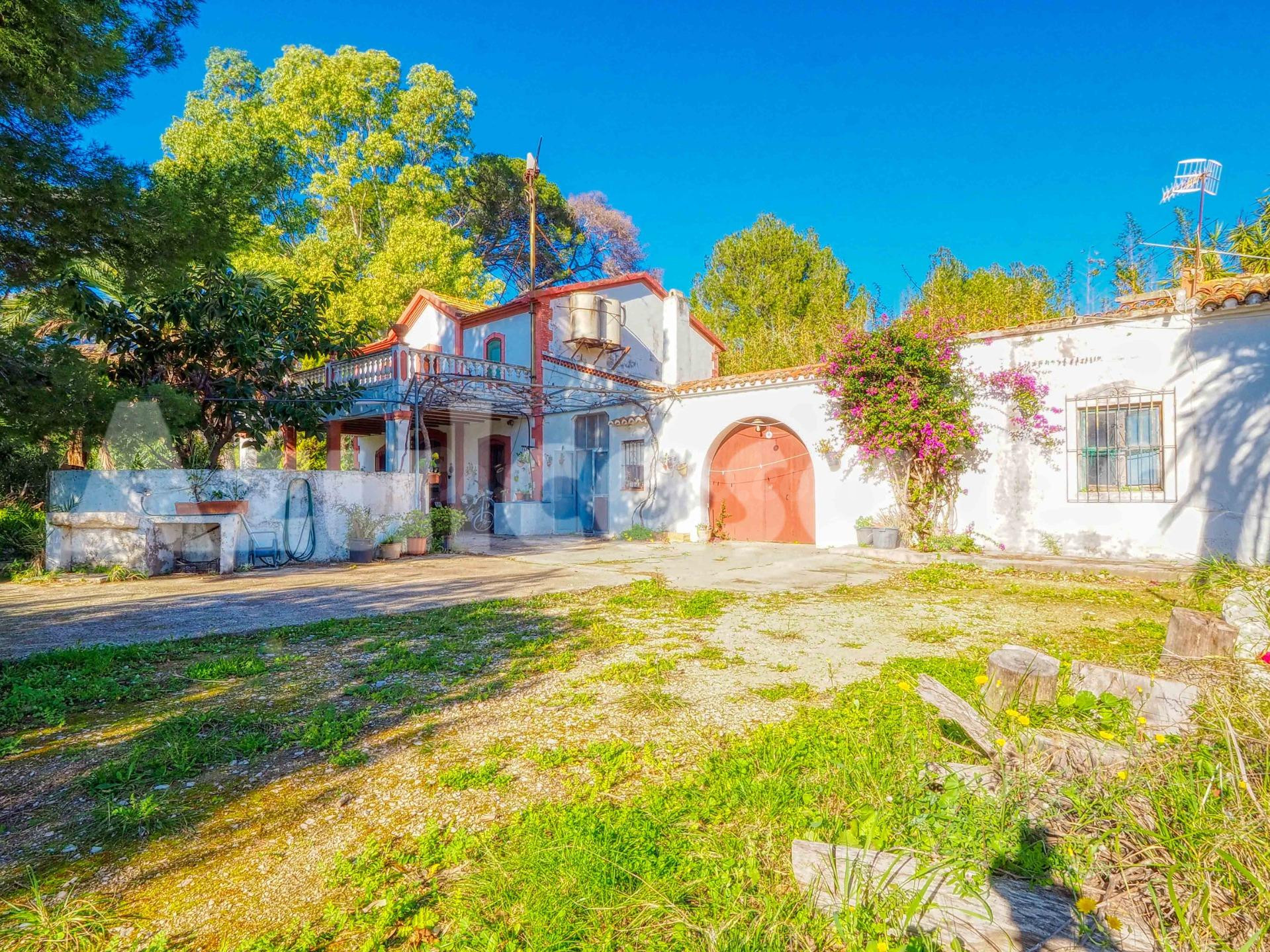 Villa con parcelas urbanas. - foto 3