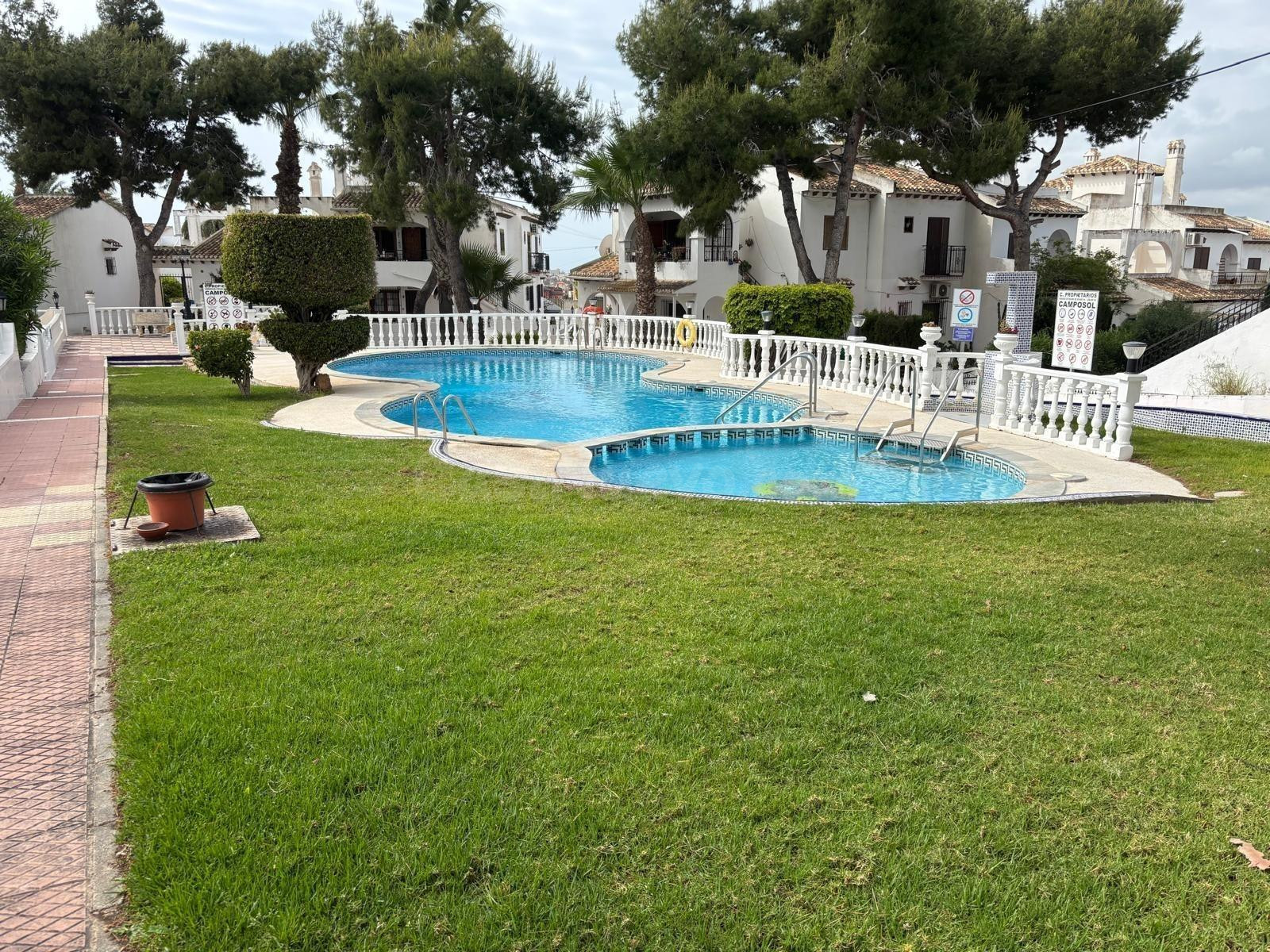 FANTASTICO APARTAMENTO RODEADO DE ZONAS VERDES Y PISCINA COMUNITARIA