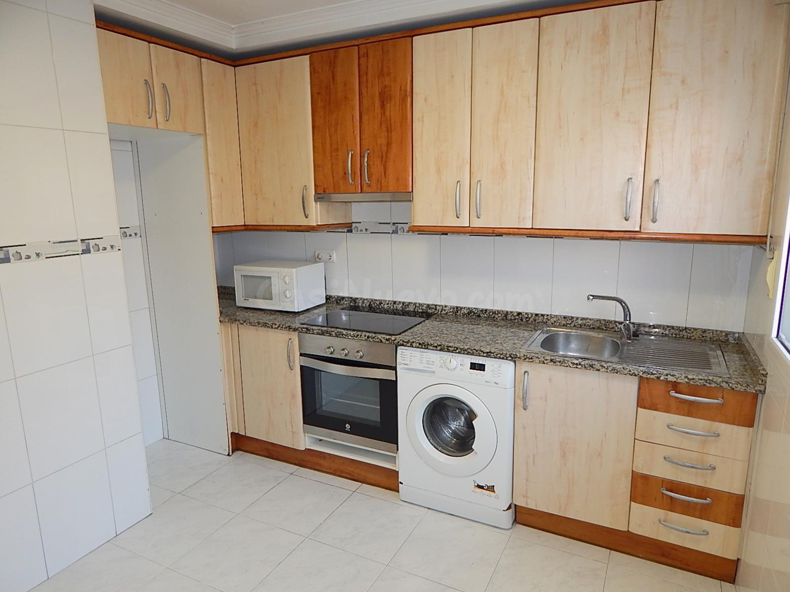 ETXEA, vende piso de tres dormitorios y tres baños en Berrio - foto 3