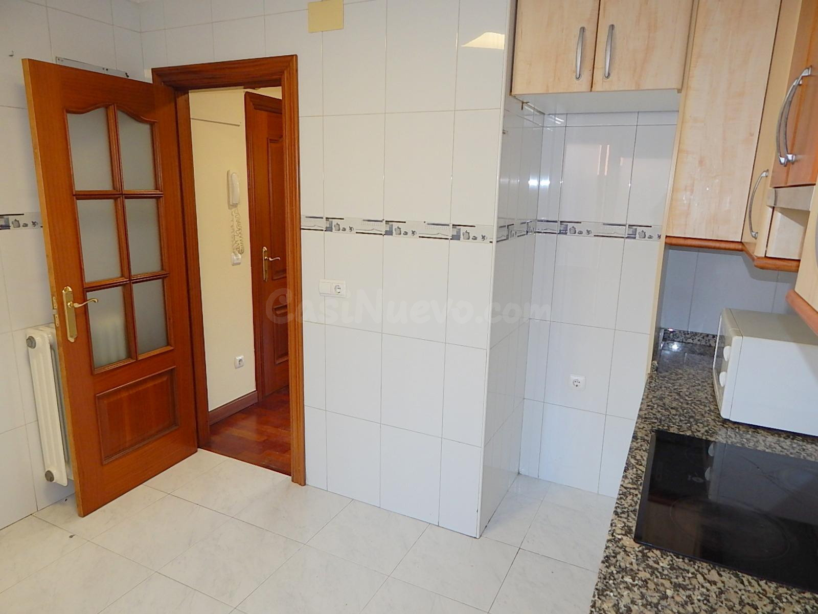 ETXEA, vende piso de tres dormitorios y tres baños en Berrio - foto 4