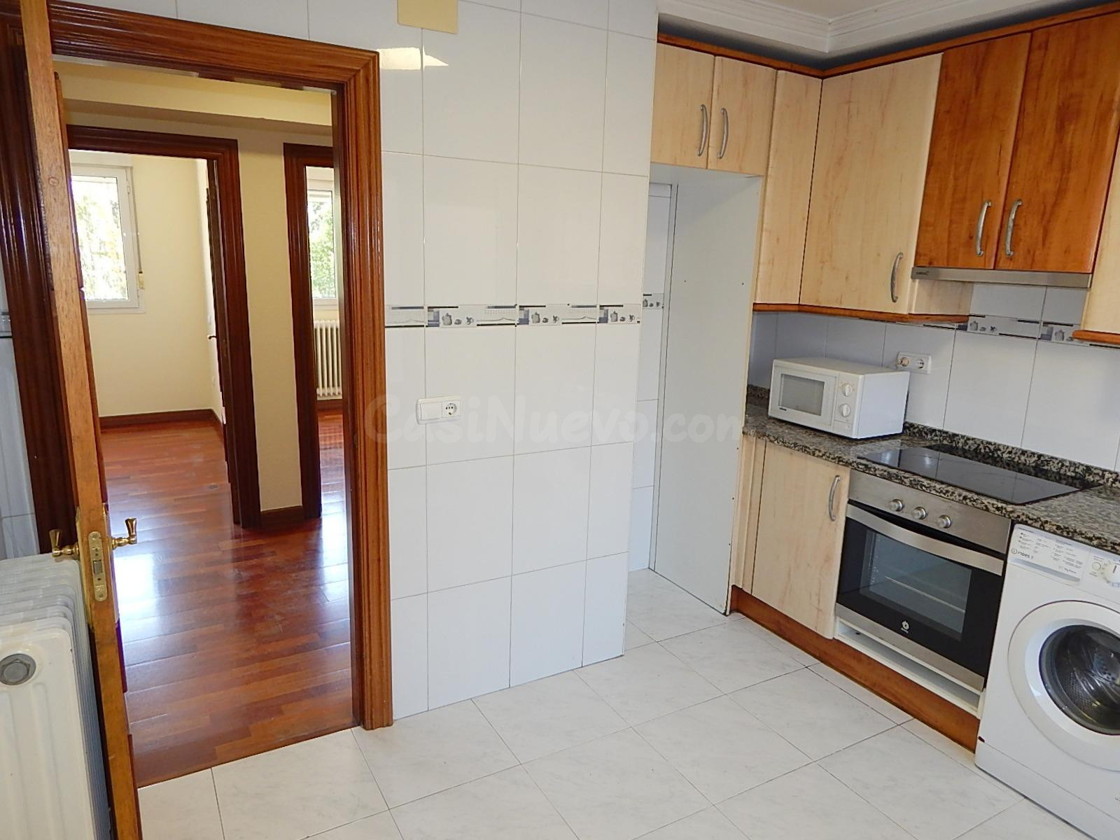 ETXEA, vende piso de tres dormitorios y tres baños en Berrio - foto 5