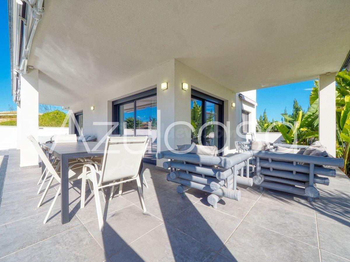 Exclusivo Chalet en venta de 5 dormitorios con 5 baños en La - foto 4