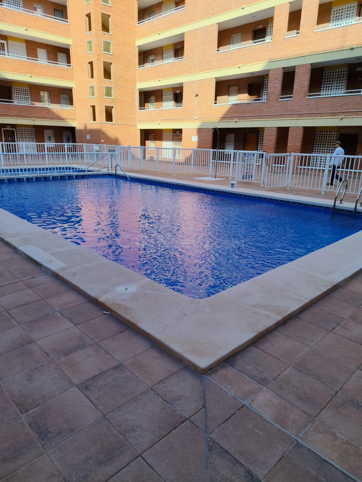 INCREIBLE APARTAMENTO TOTALMENTE REFORMADO Y CON PISCINA COM - foto 2