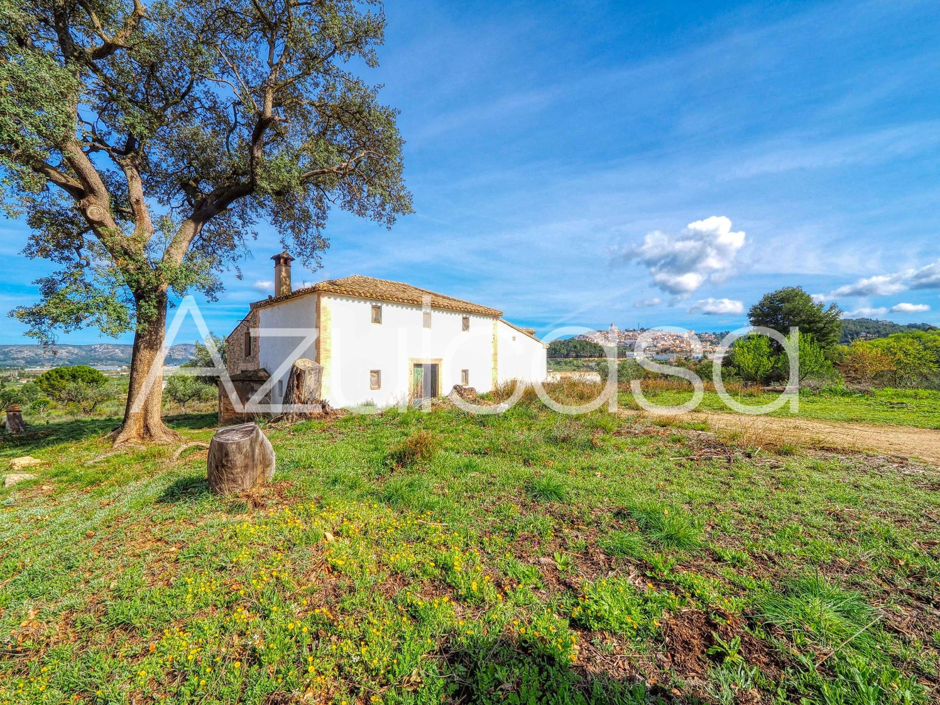 Estupenda Masía en venta con parcela rústica de 23.000m2 jun
