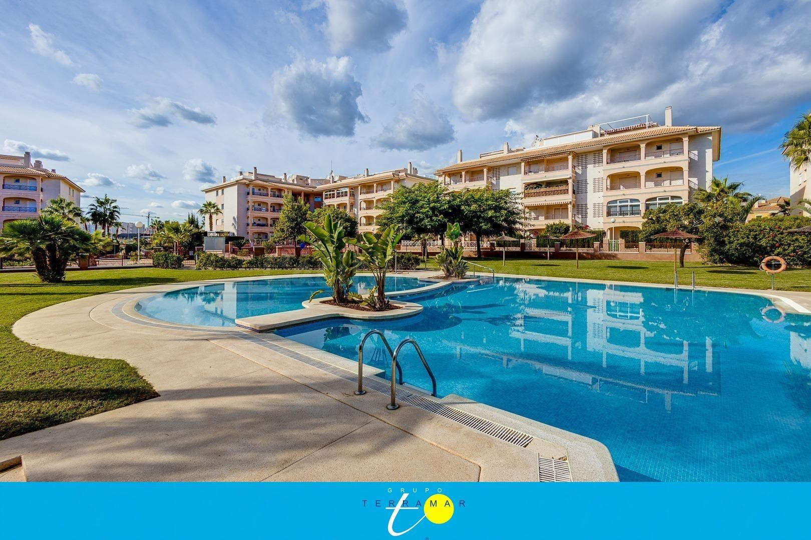 FANTASTICO APARTAMENTO CON PISCINA COMUNITARIA Y GRAN TERRAZ - foto 2