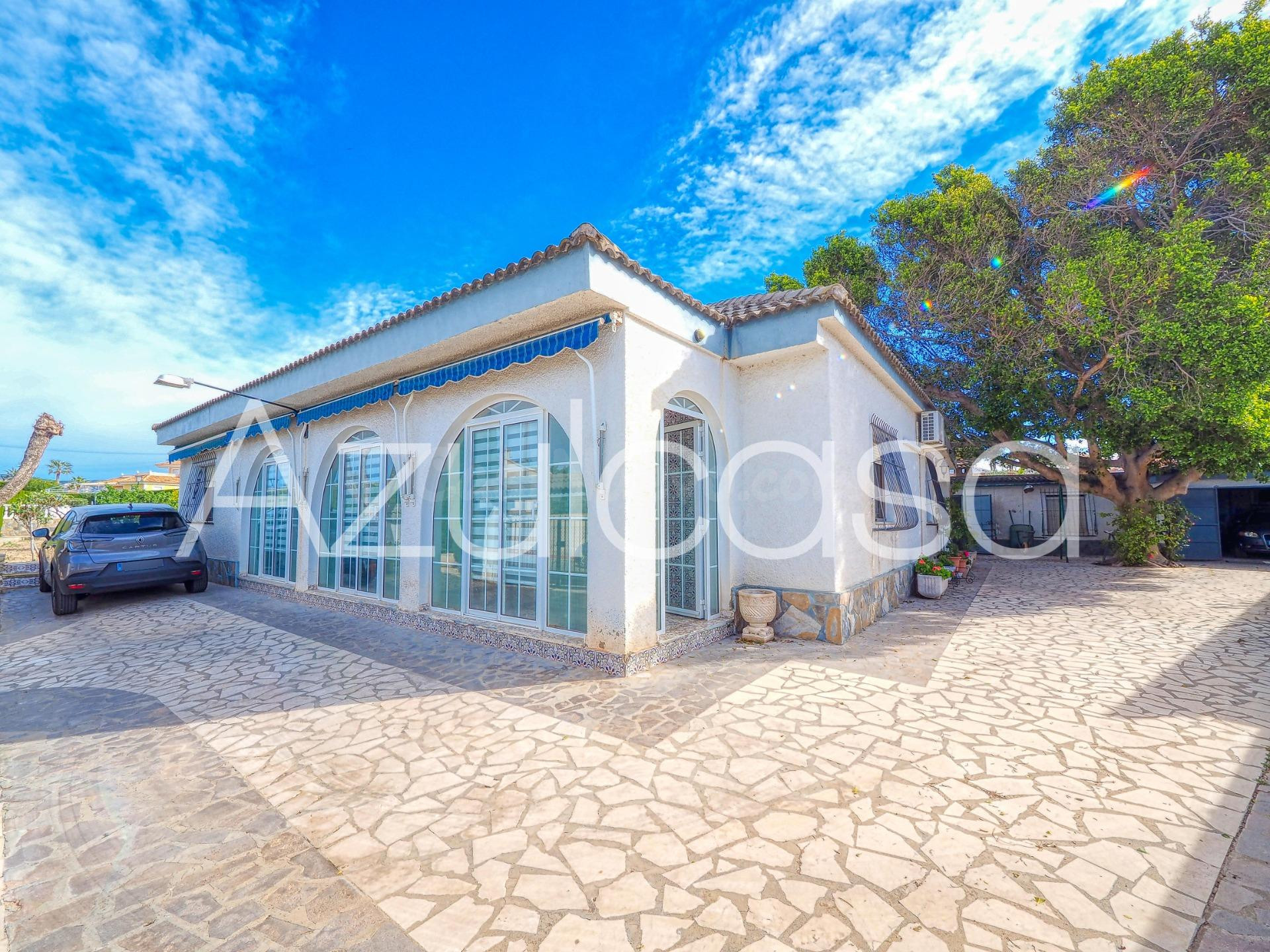 Estupendo Chalet en suelo urbano en venta de 4 dormitorios y