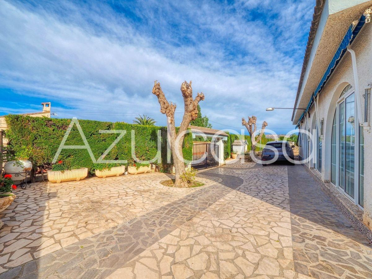 Estupendo Chalet en suelo urbano en venta de 4 dormitorios y - foto 2