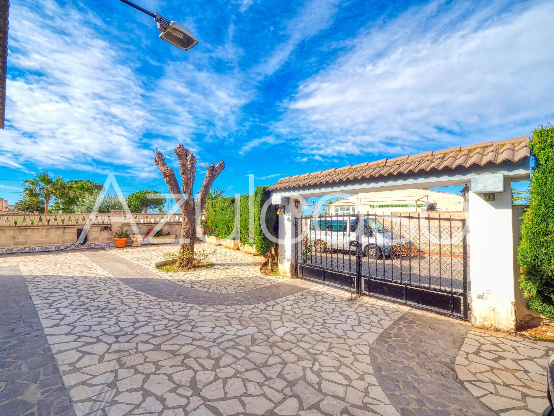 Estupendo Chalet en suelo urbano en venta de 4 dormitorios y - foto 3