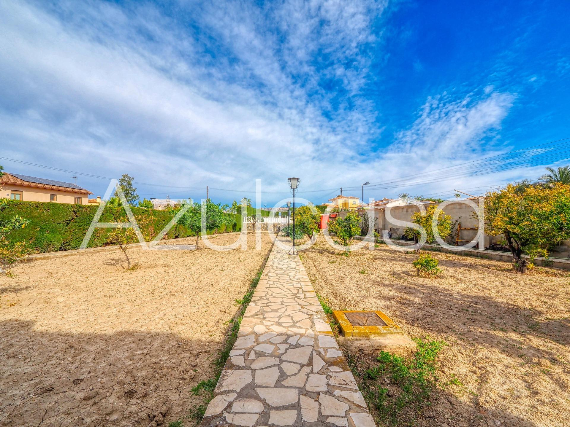 Estupendo Chalet en suelo urbano en venta de 4 dormitorios y - foto 5