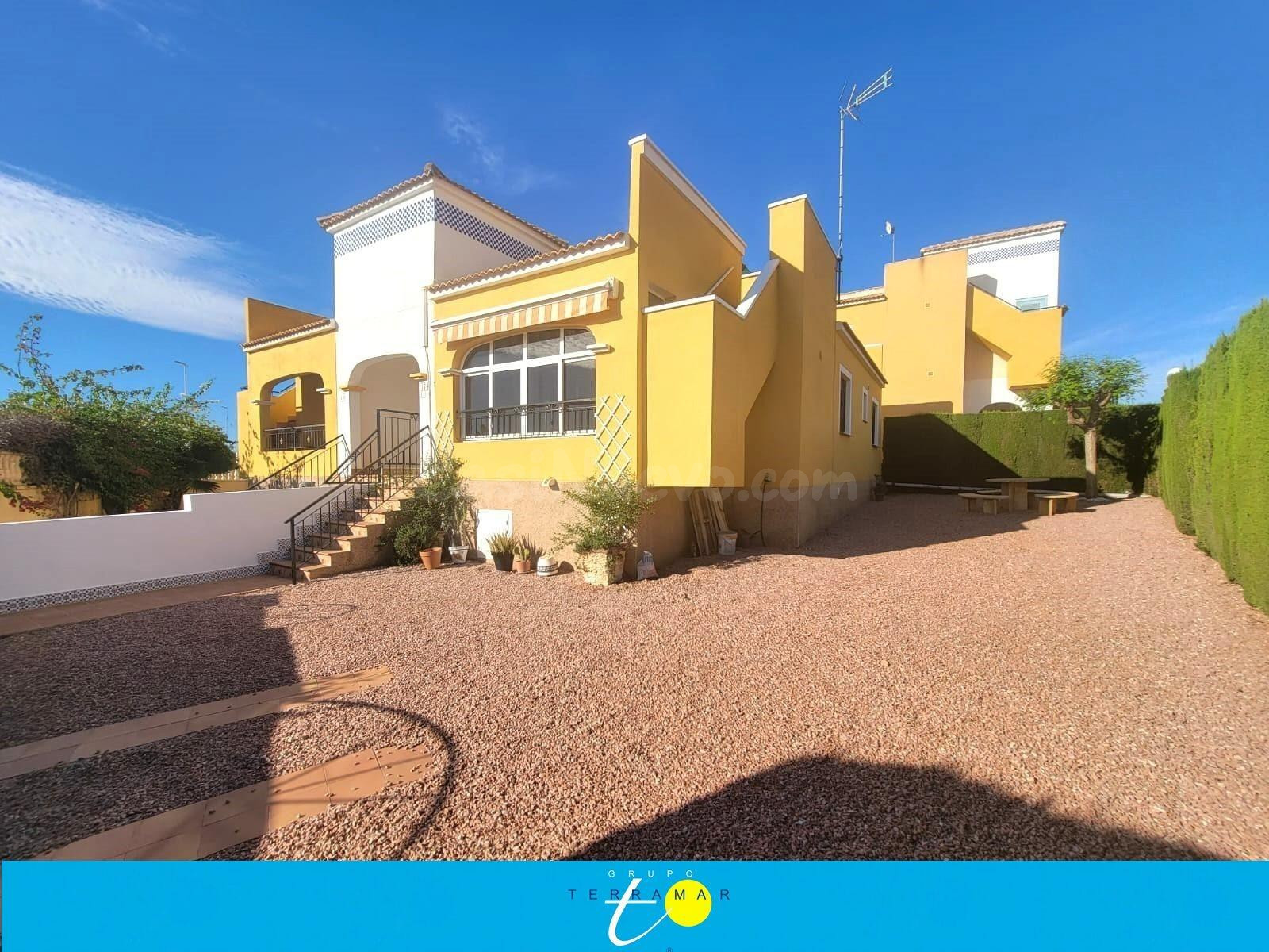 FANTASTICA VILLA ADOSADO CON PISCINA COMUNITARIA, UN REMANSO - foto 5