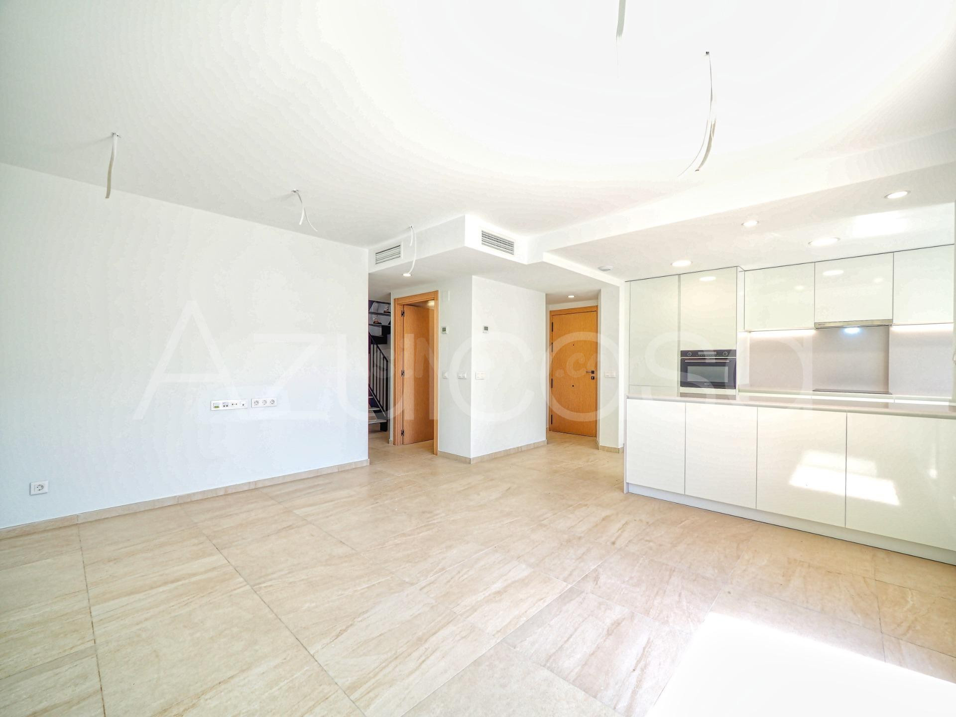 Magnífico ático en venta de 3 dormitorios y 2 baños con 2 pl - foto 2