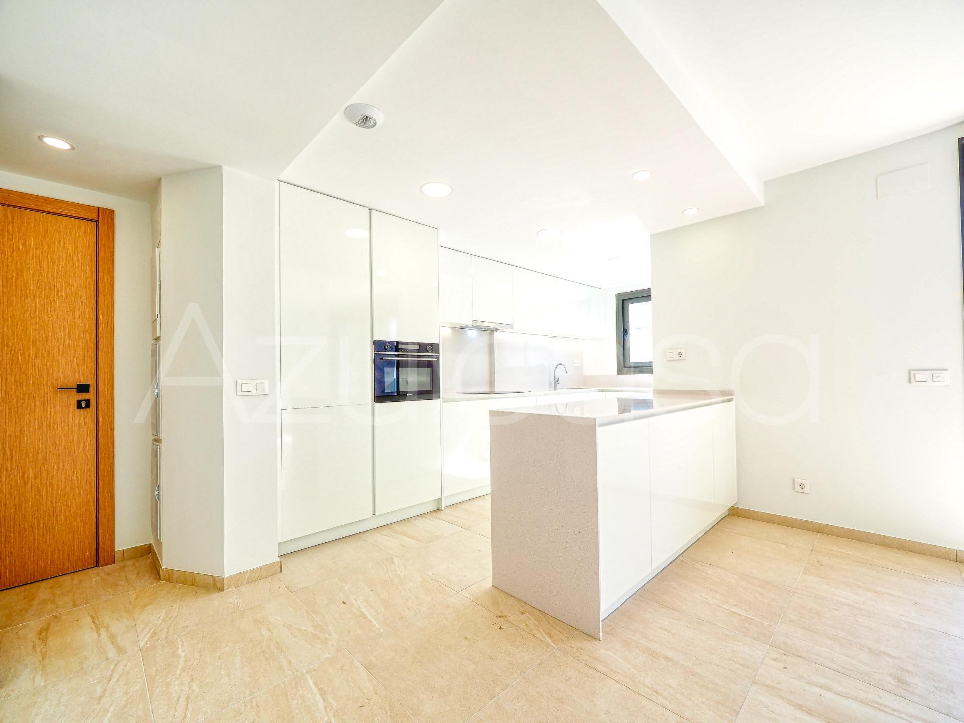 Magnífico ático en venta de 3 dormitorios y 2 baños con 2 pl - foto 3