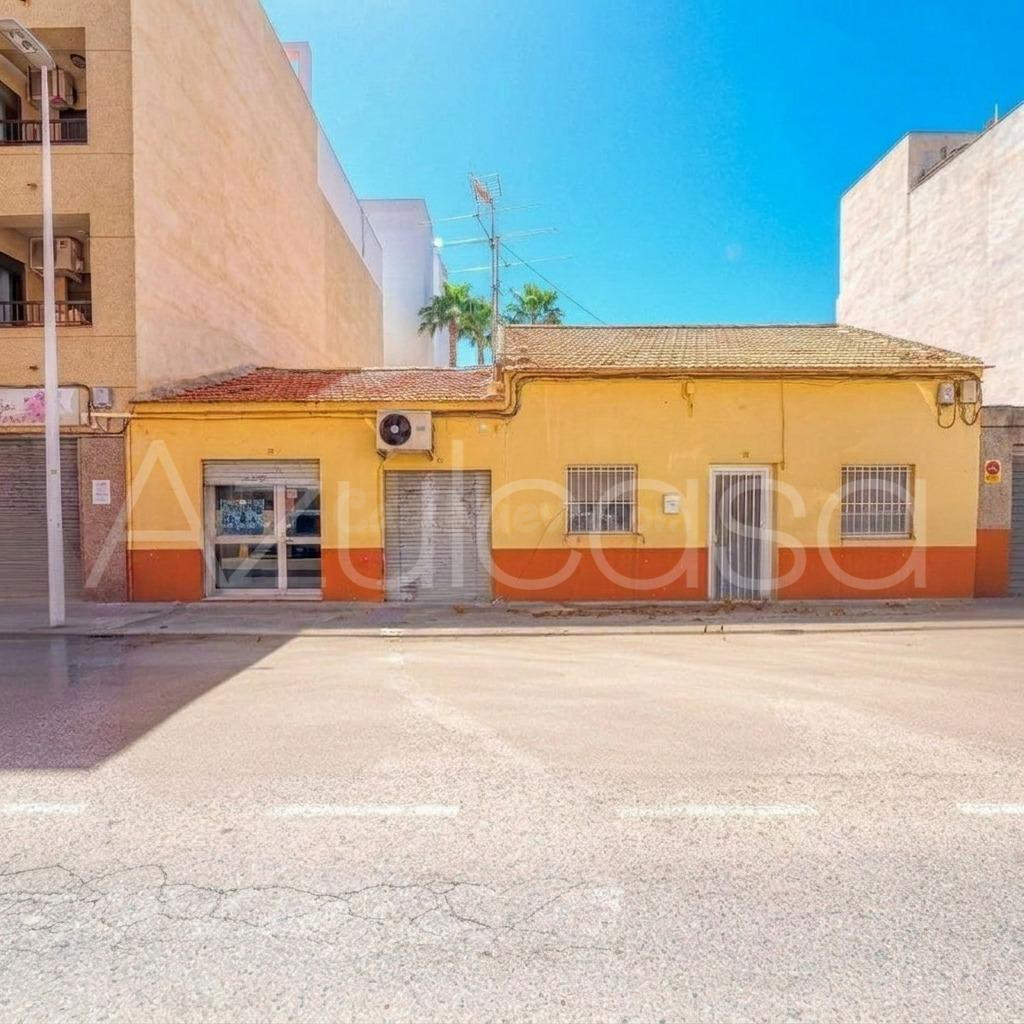 Estupenda casa en planta baja en venta de 4 dormitorios y 2 