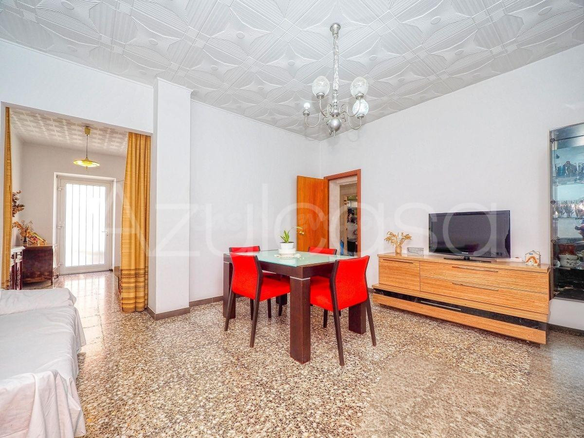 Estupenda casa en planta baja en venta de 4 dormitorios y 2  - foto 2